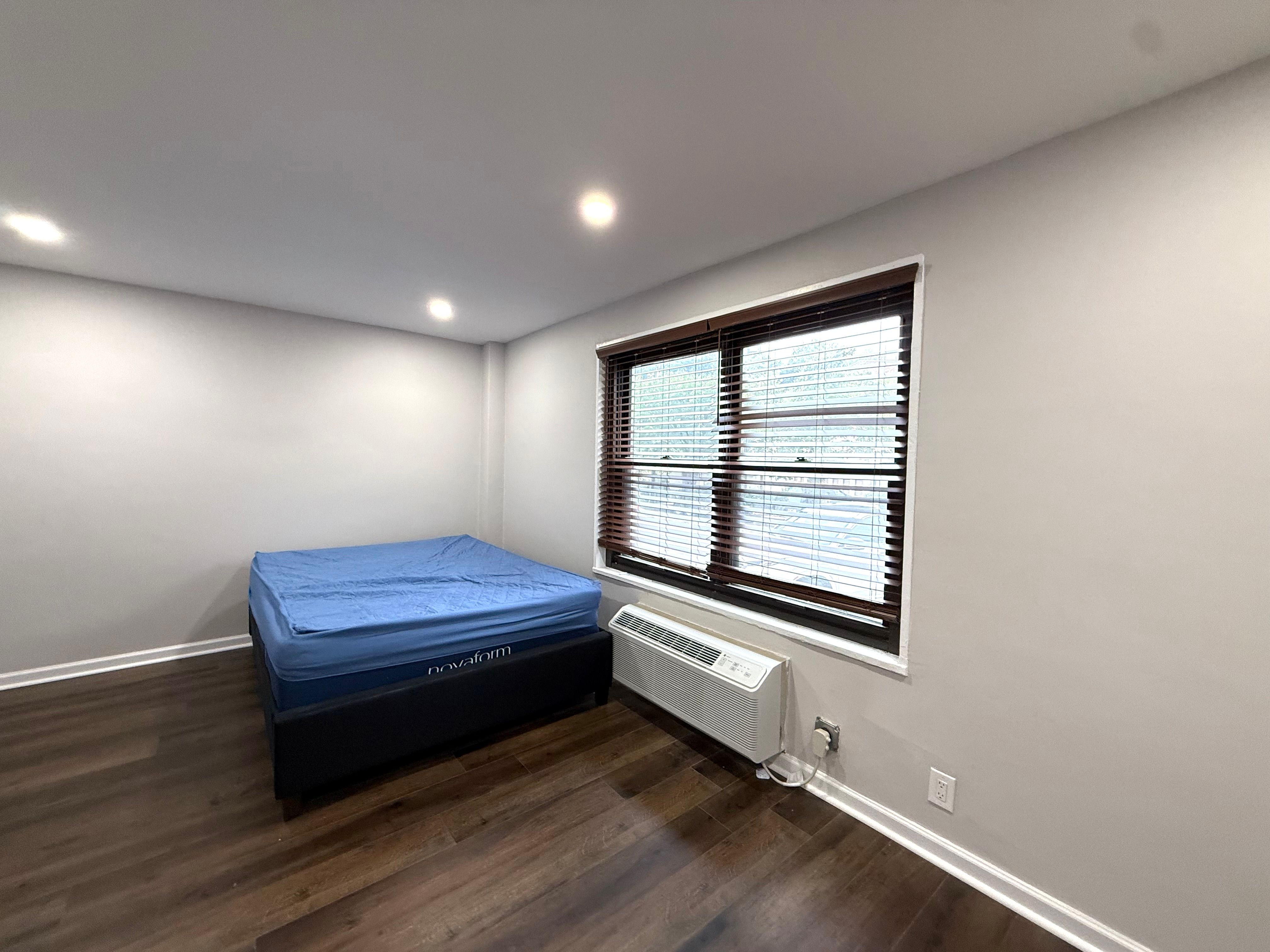 2352 Linwood Unit# 1H