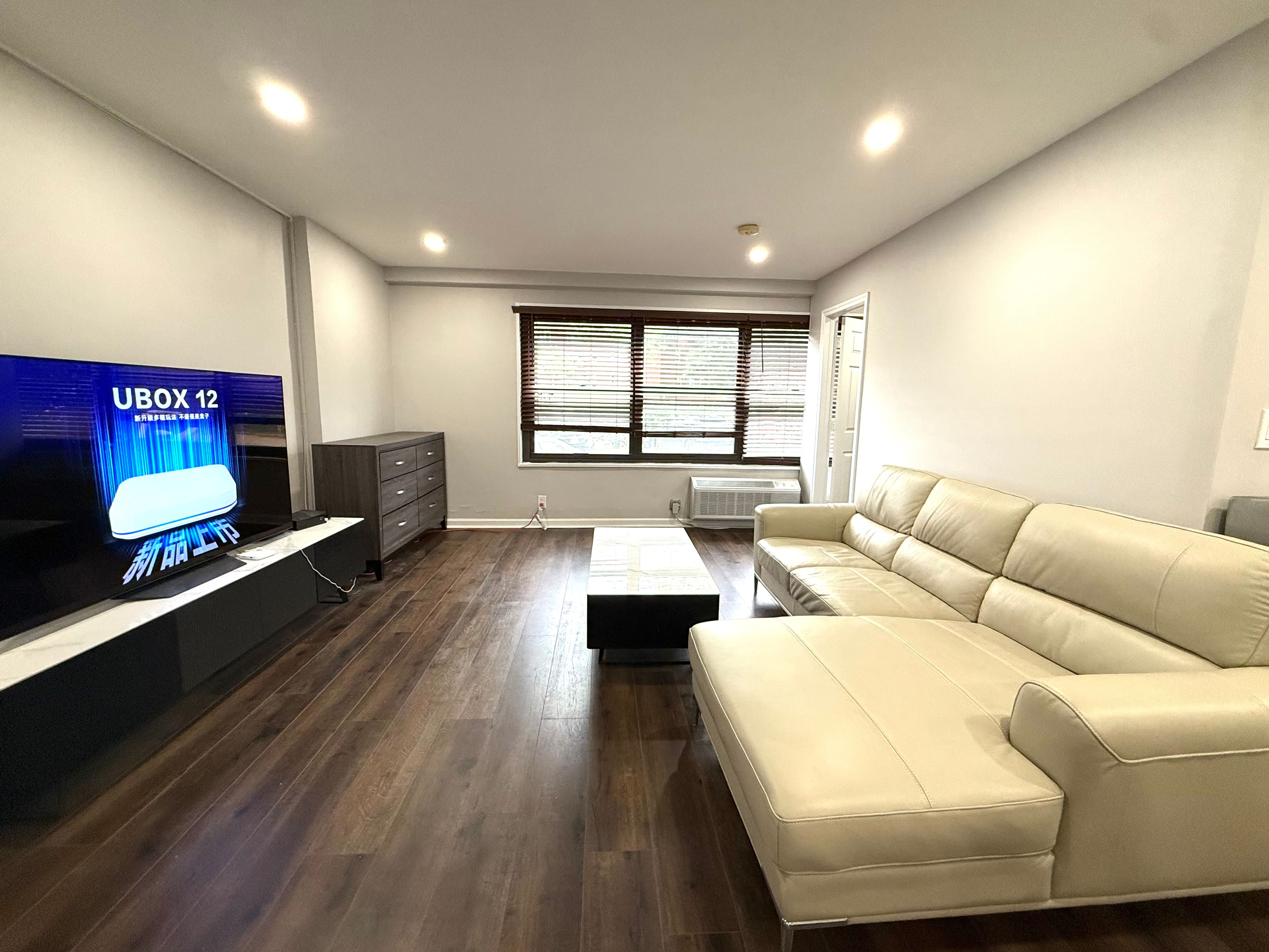 2352 Linwood Unit# 1H