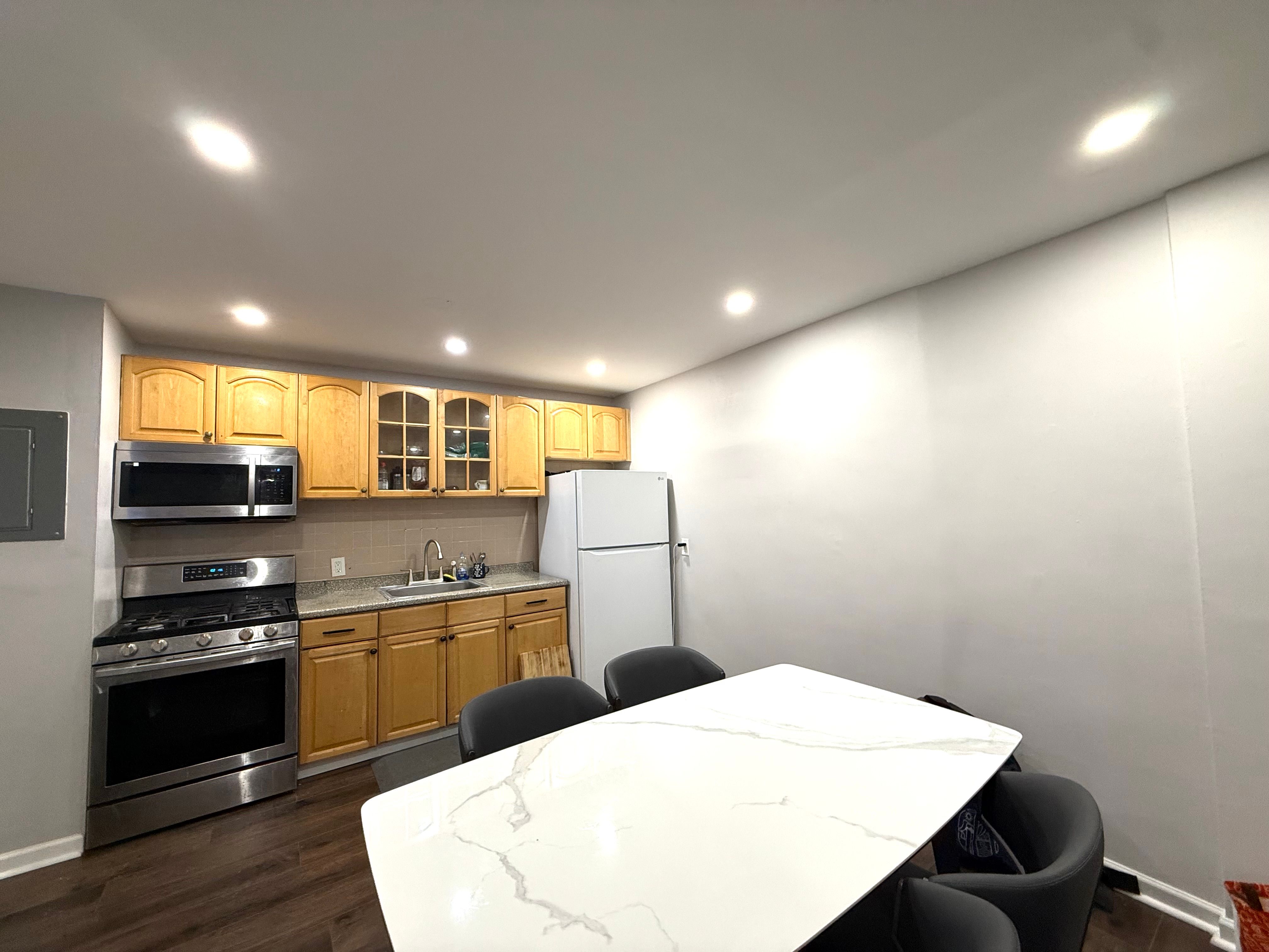 2352 Linwood Unit# 1H