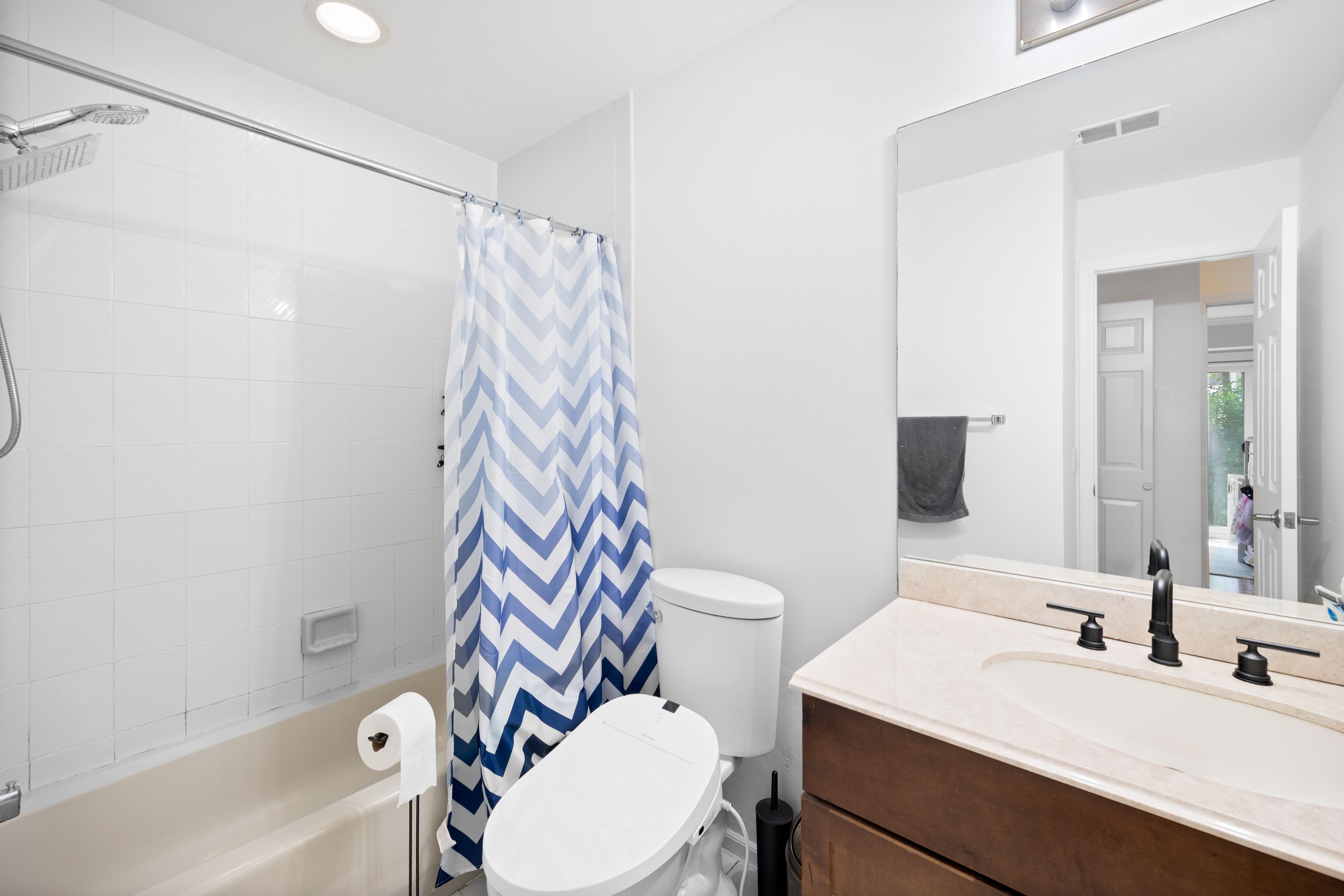 519 Windsor Drive Unit #204