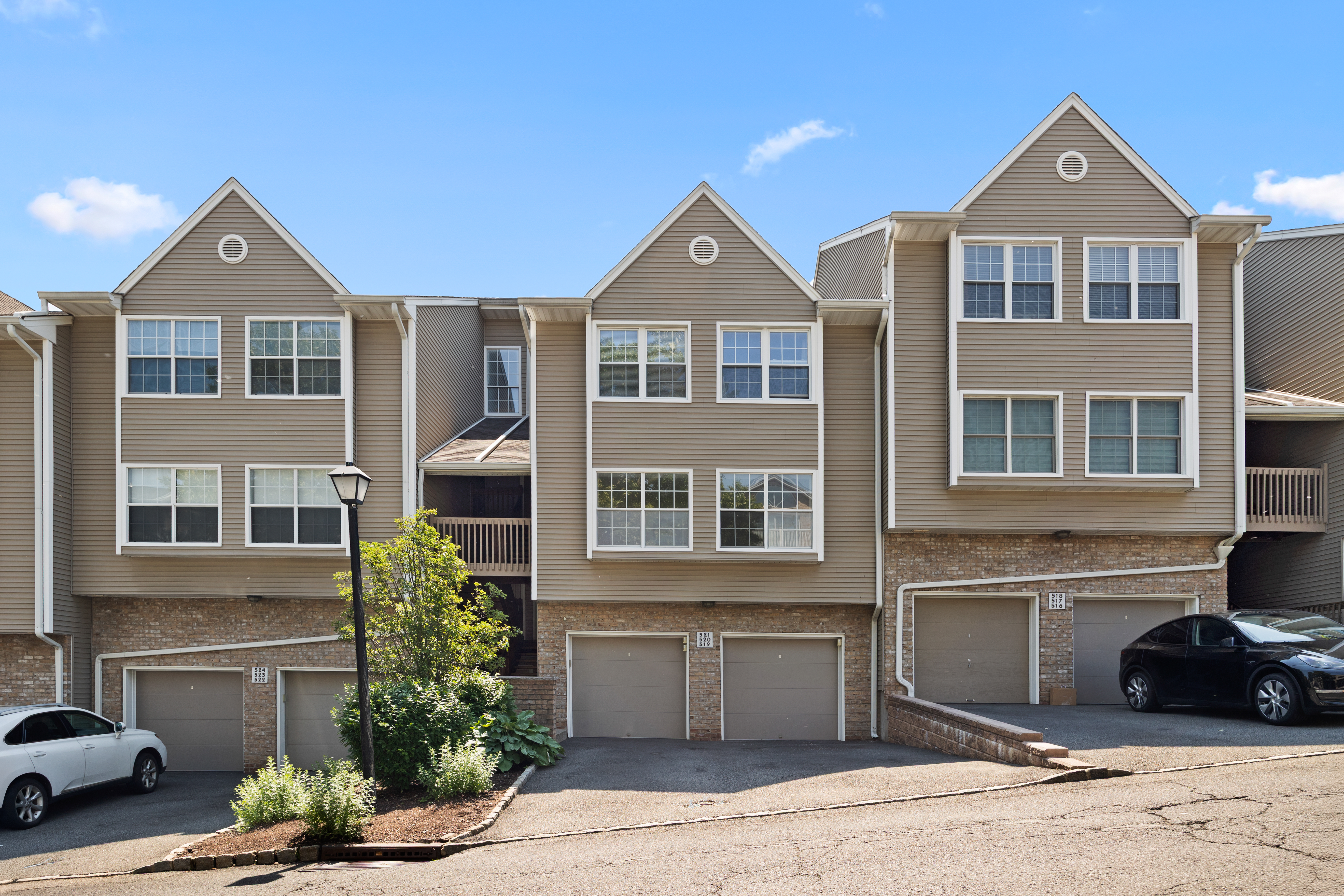 519 Windsor Drive Unit #204