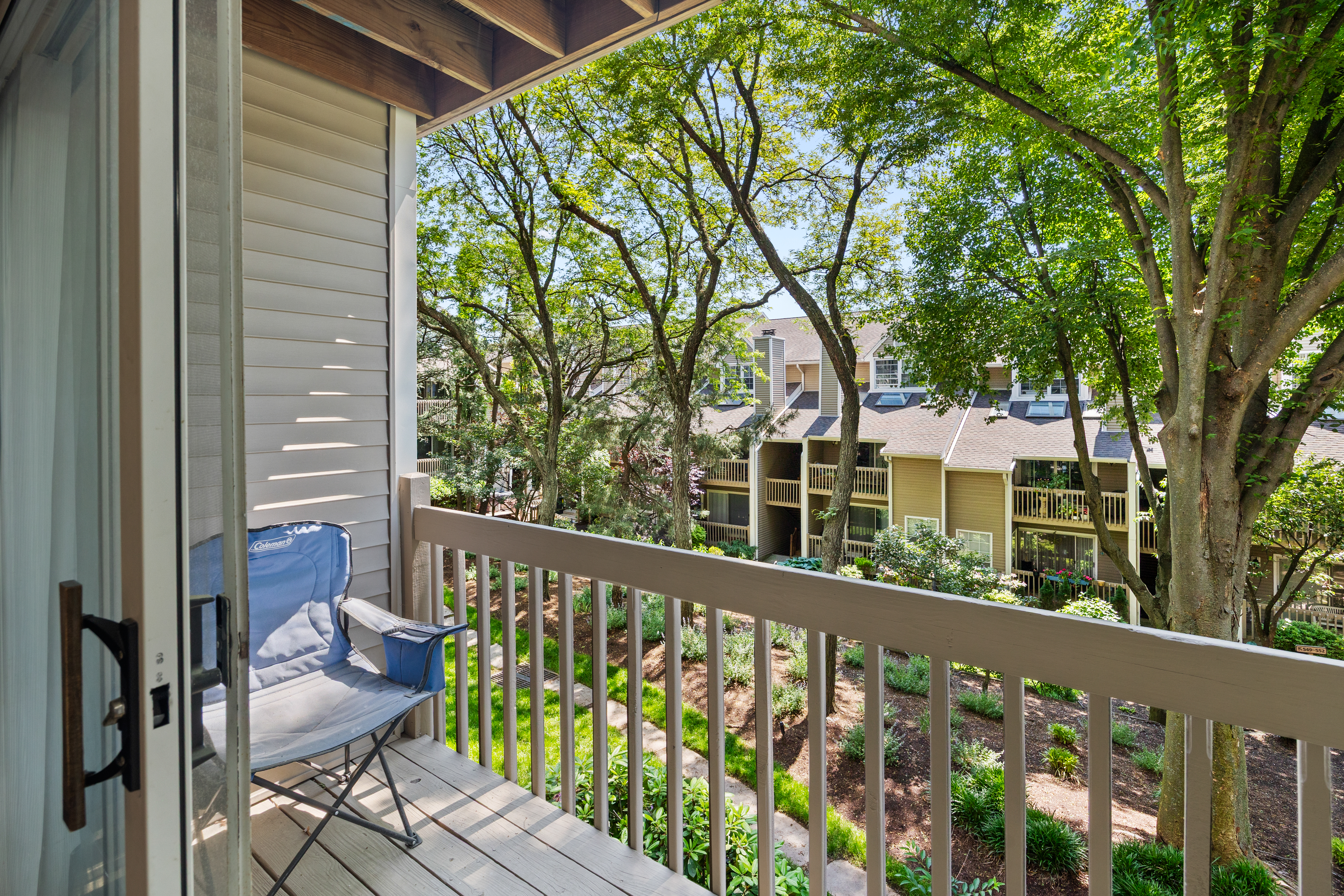 519 Windsor Drive Unit #204