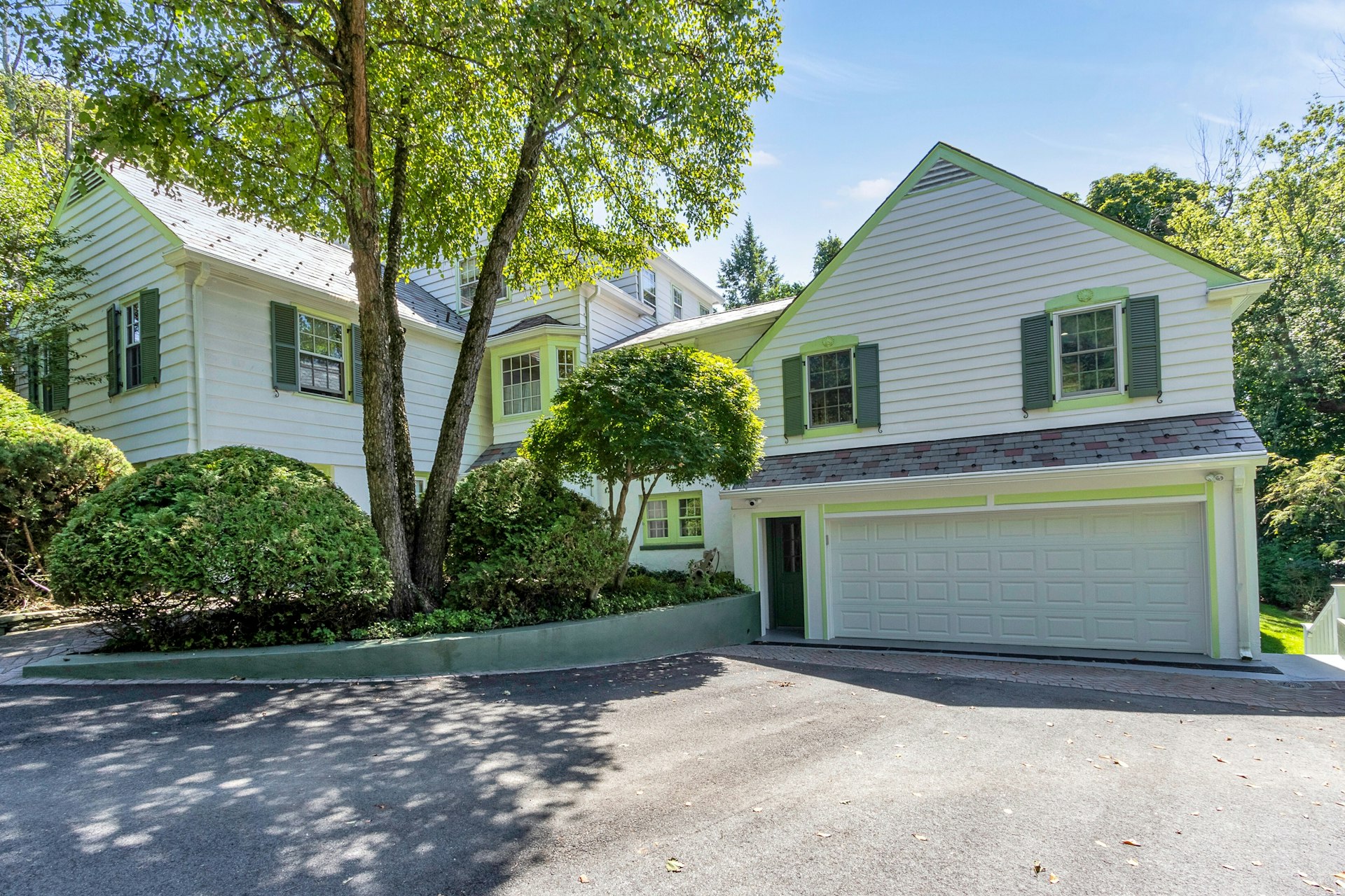 48 S Woodland Street