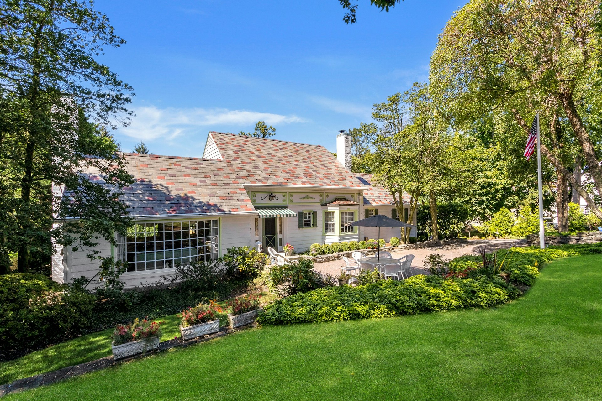 48 S Woodland Street