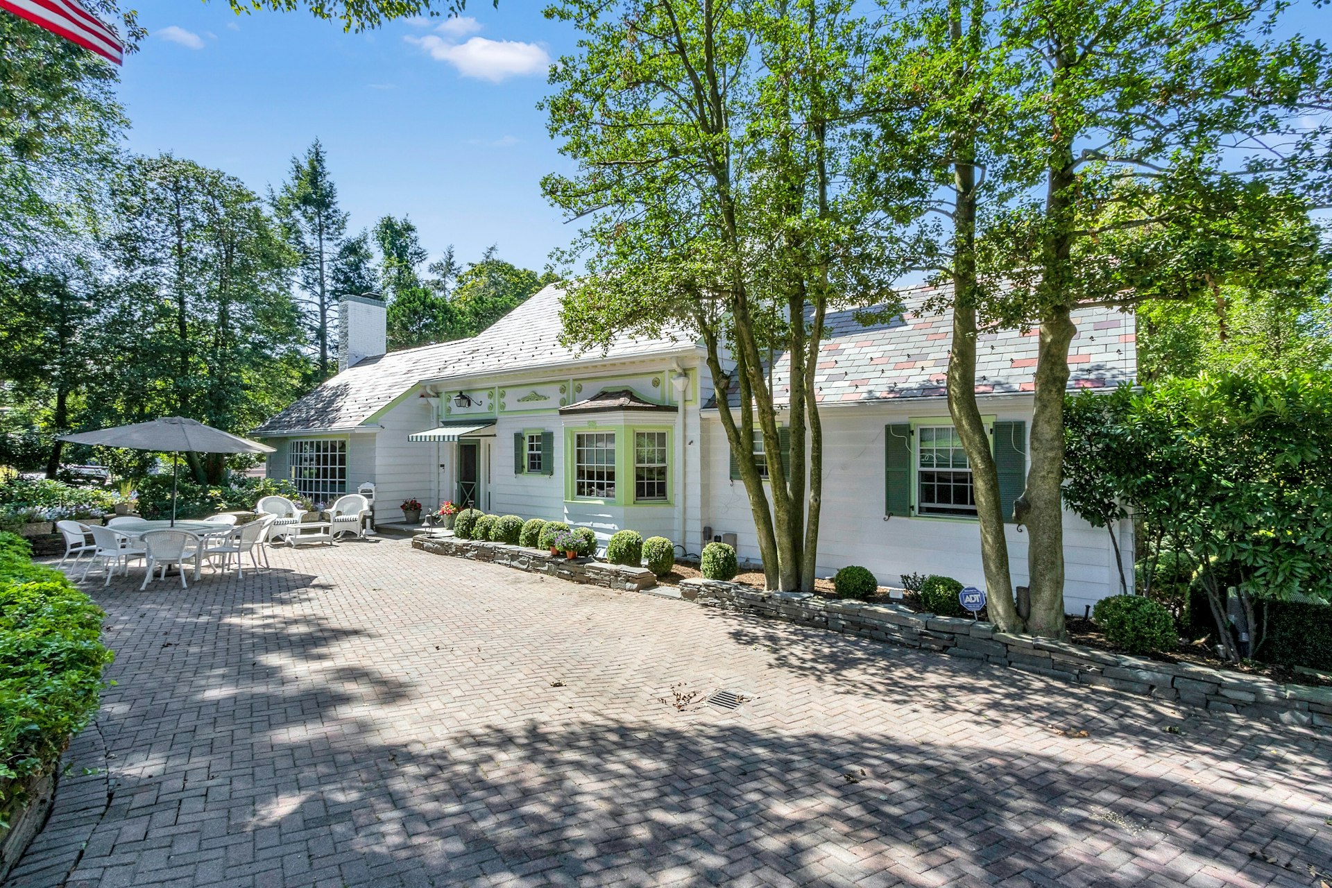 48 S Woodland Street