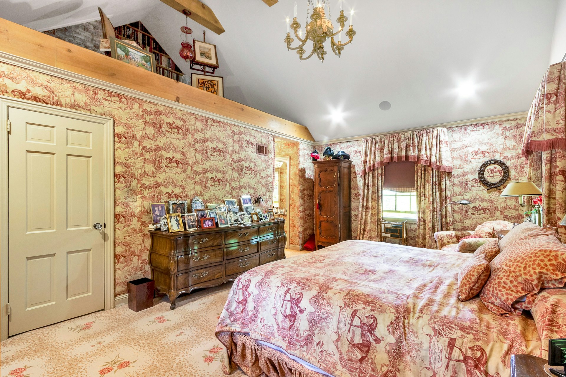 48 S Woodland Street