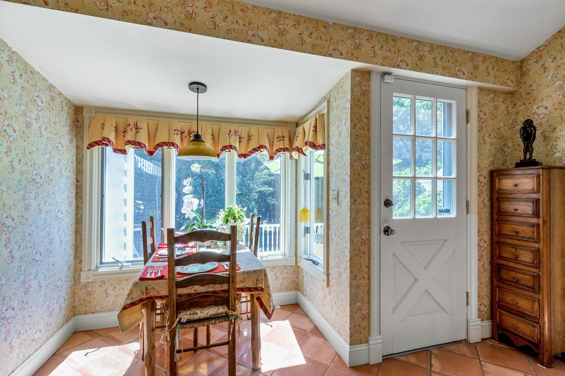 48 S Woodland Street