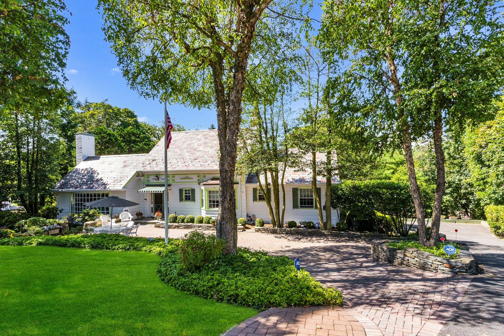 48 S Woodland Street