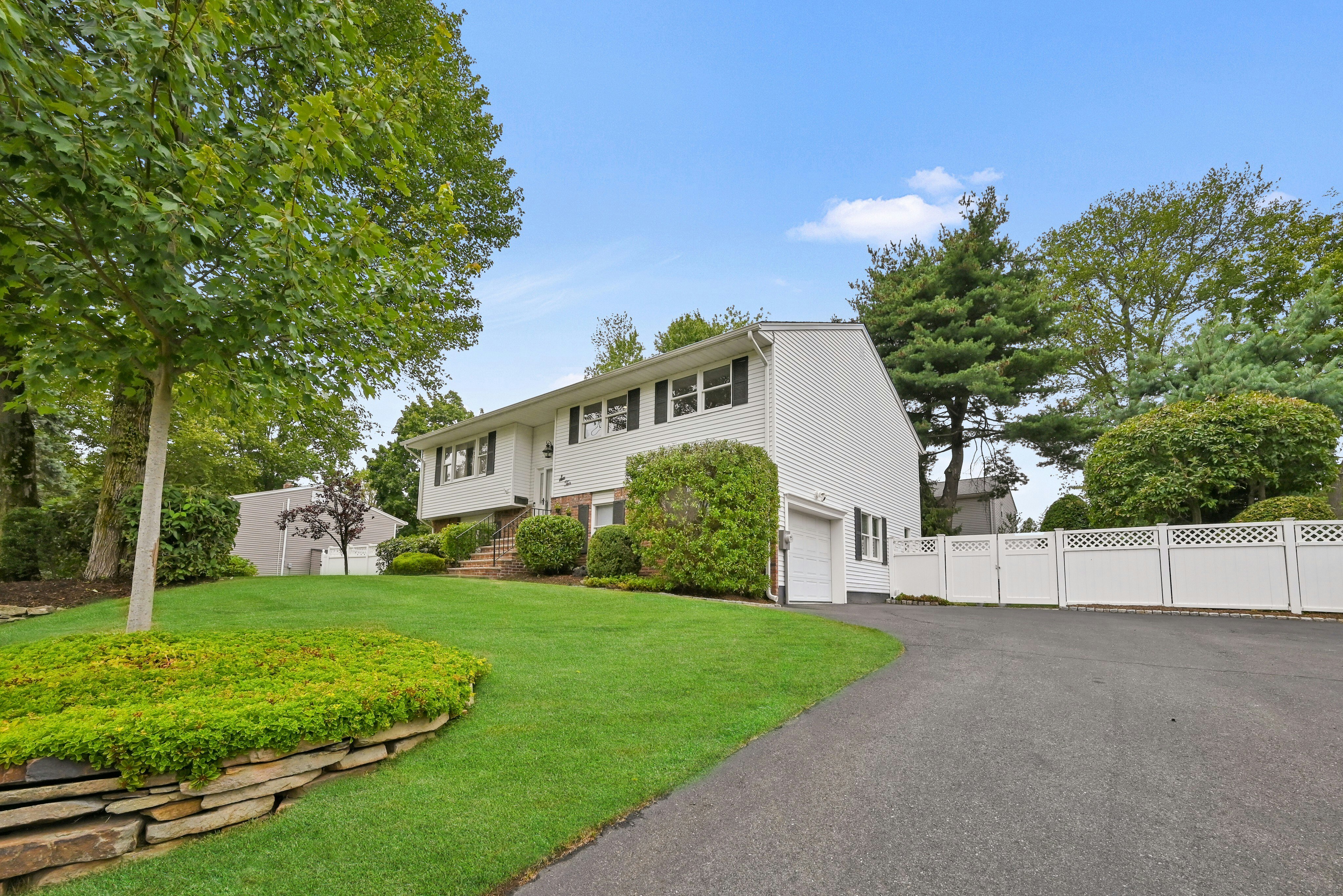 610 Hillsdale Avenue 