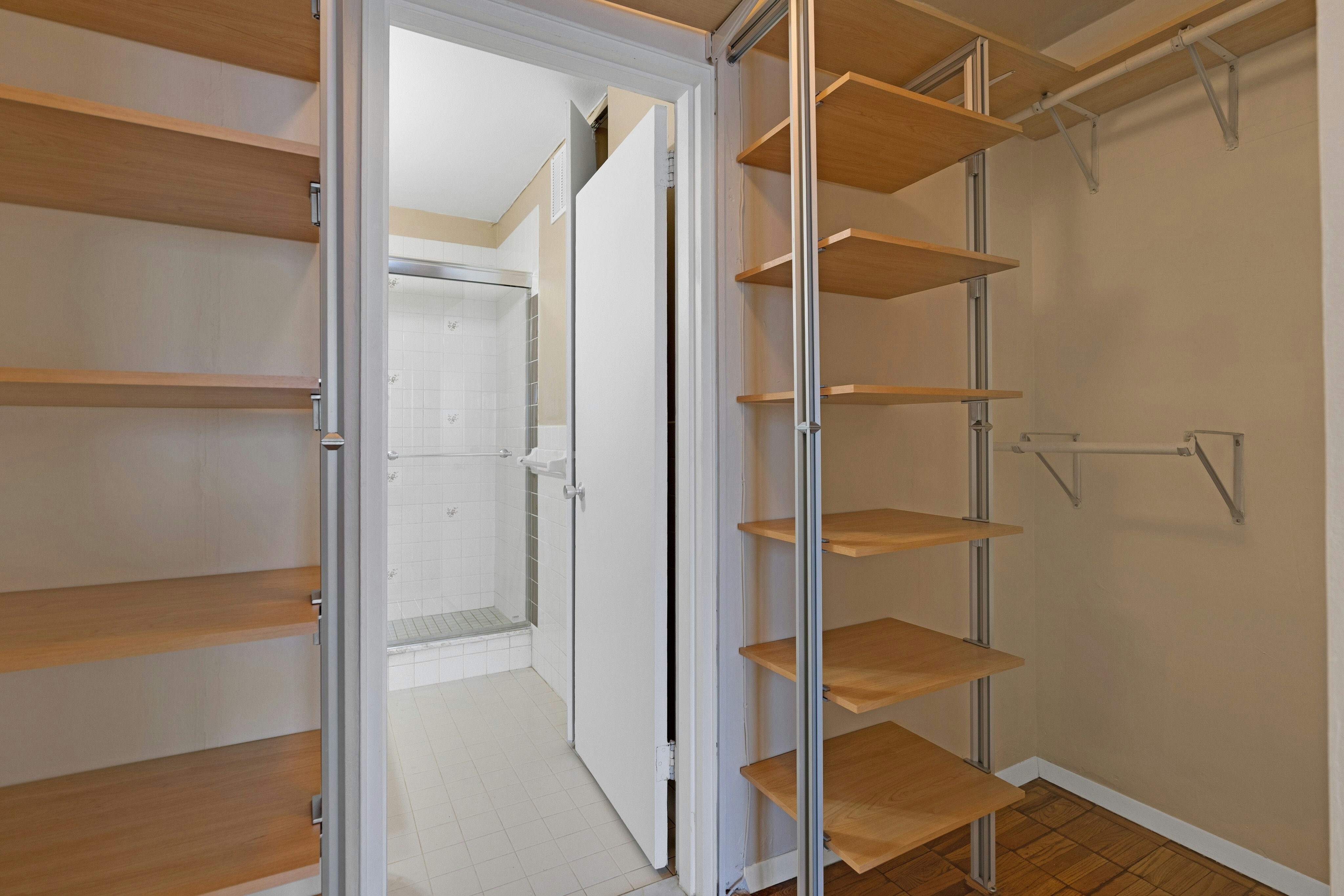 2000 Linwood Avenue Unit# #18M