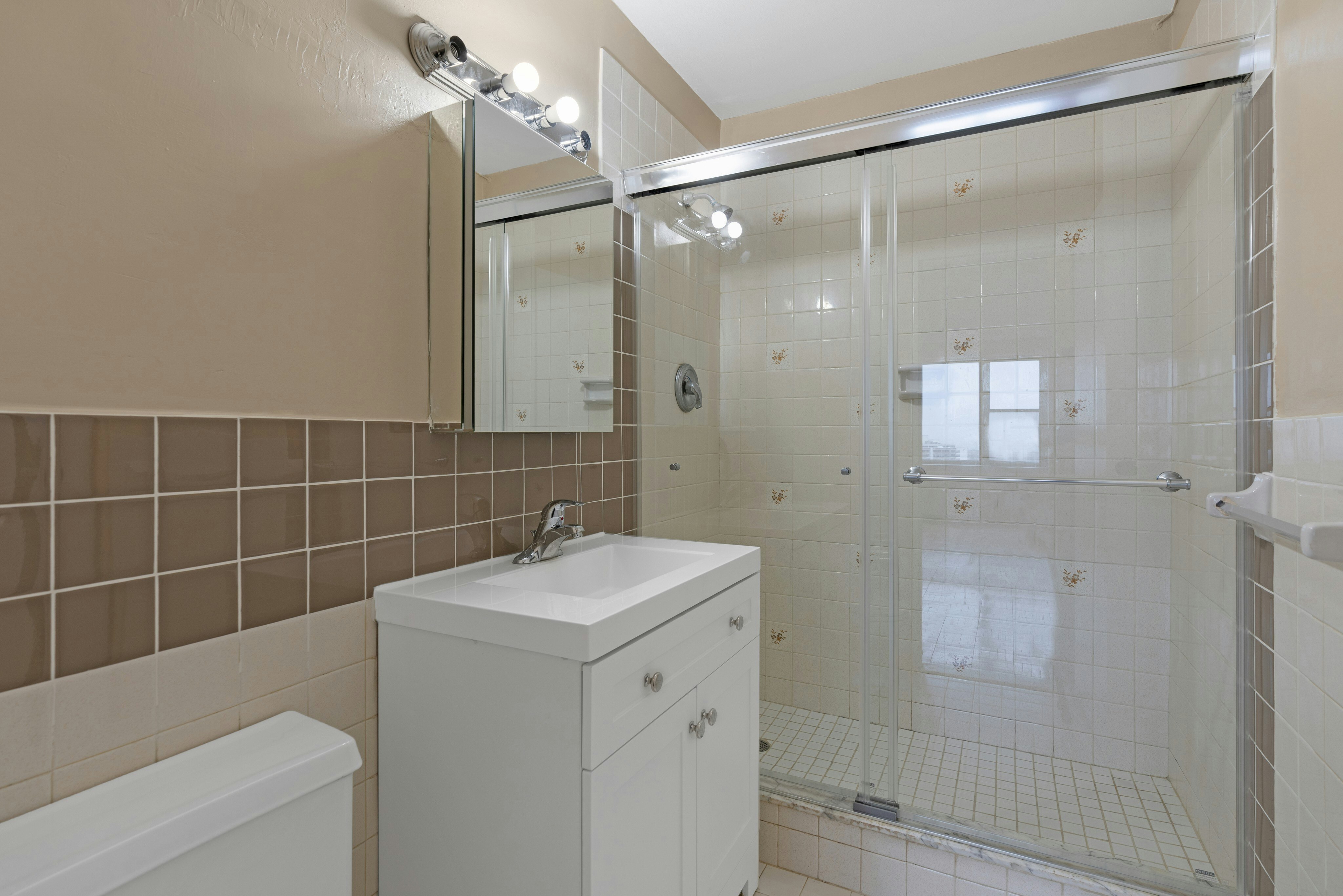 2000 Linwood Avenue Unit# #18M