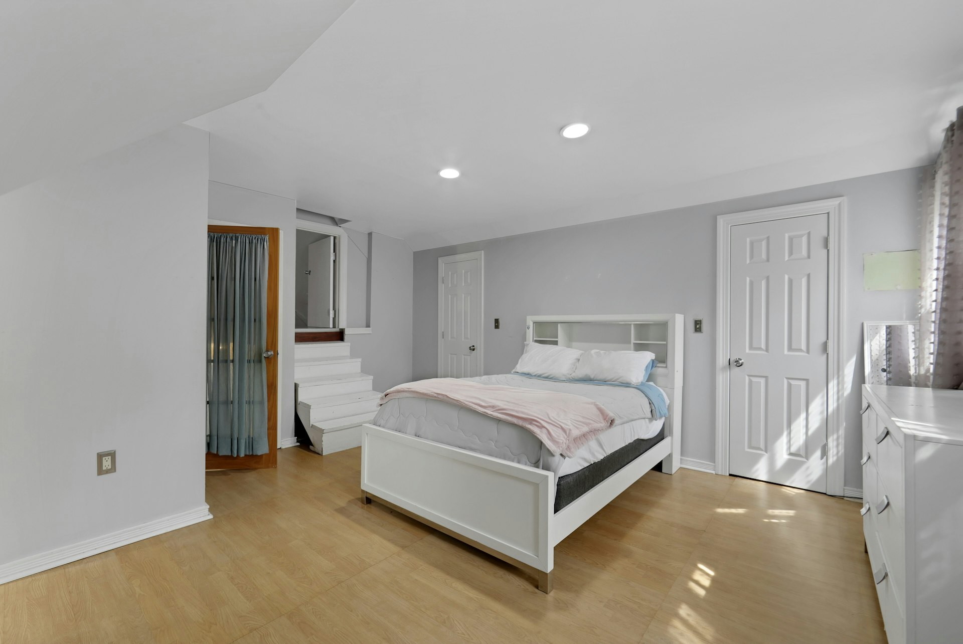 556 Sandra Place 