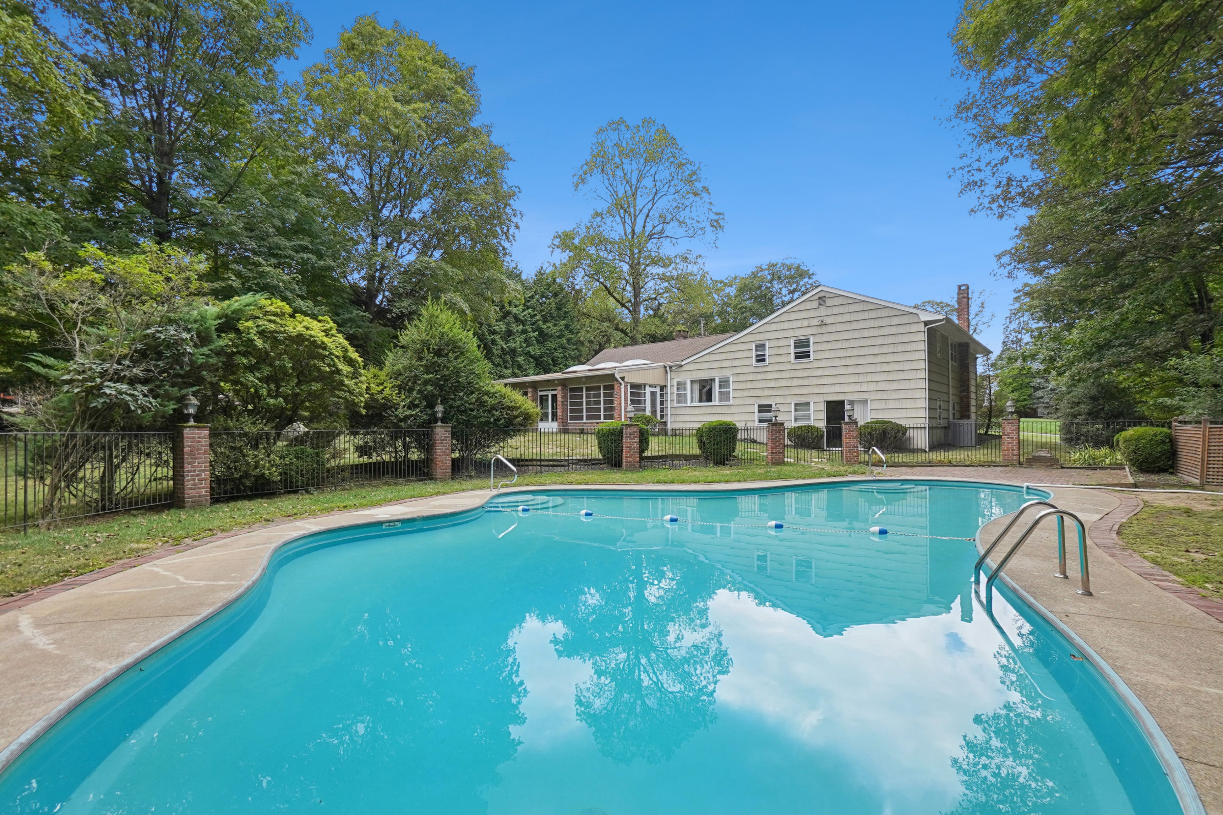 5 Powderhorn Drive 