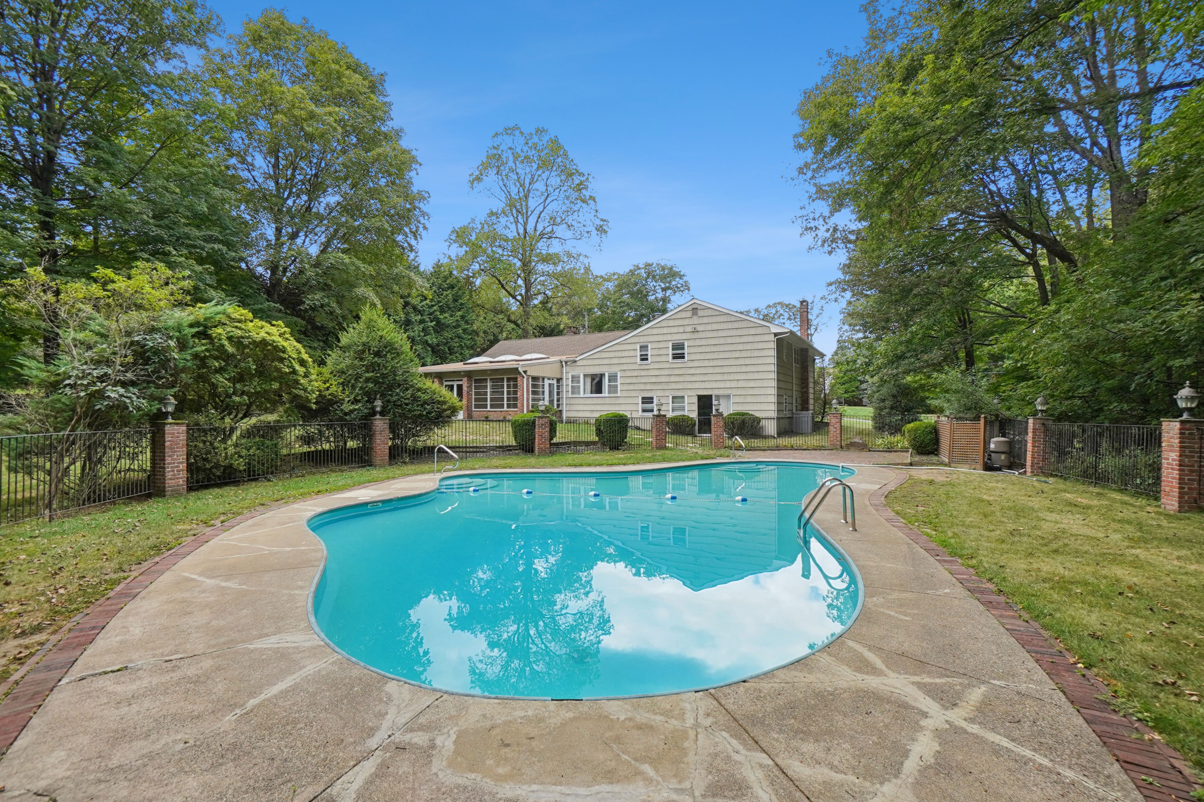 5 Powderhorn Drive 