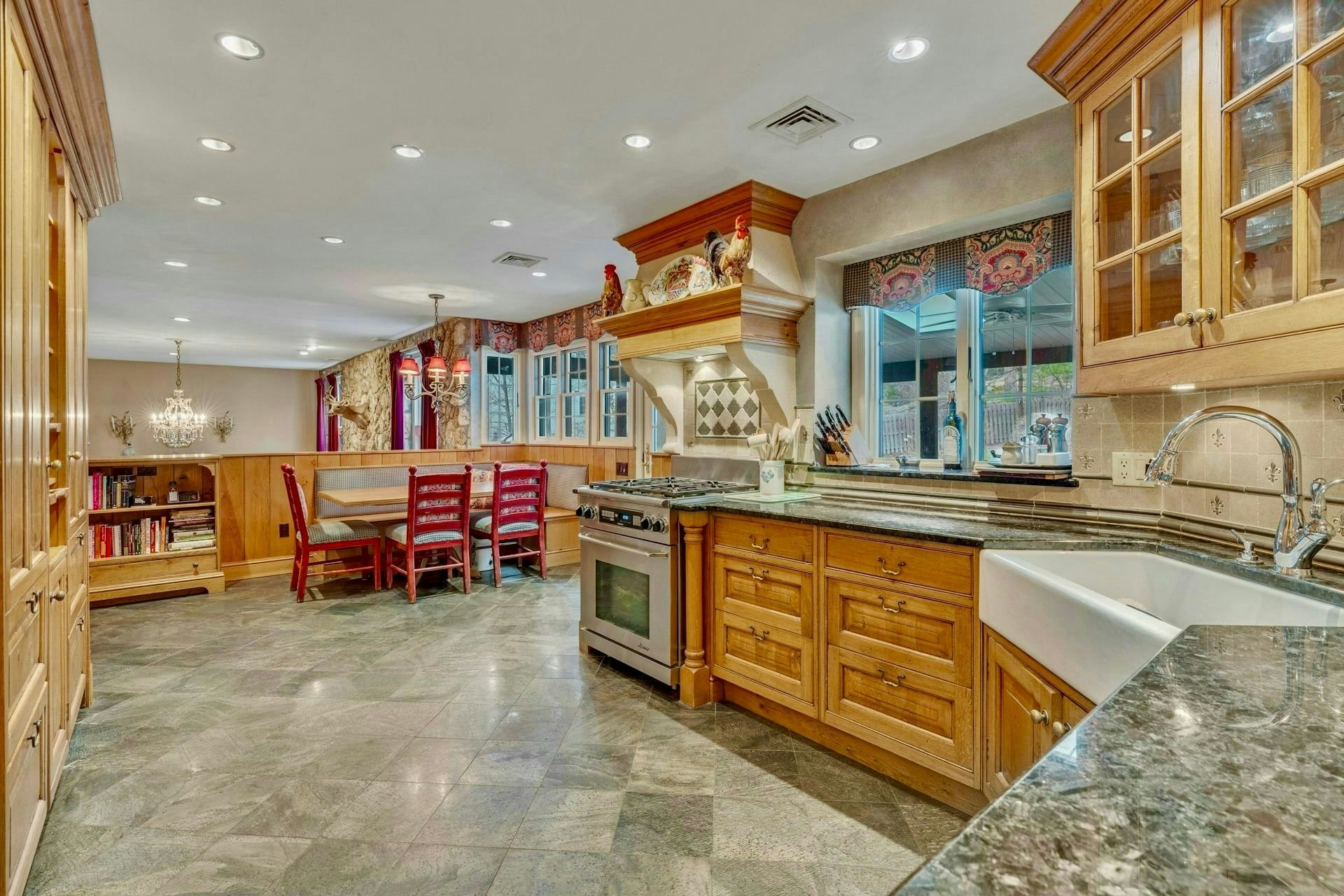 717 Ashmont Rd 