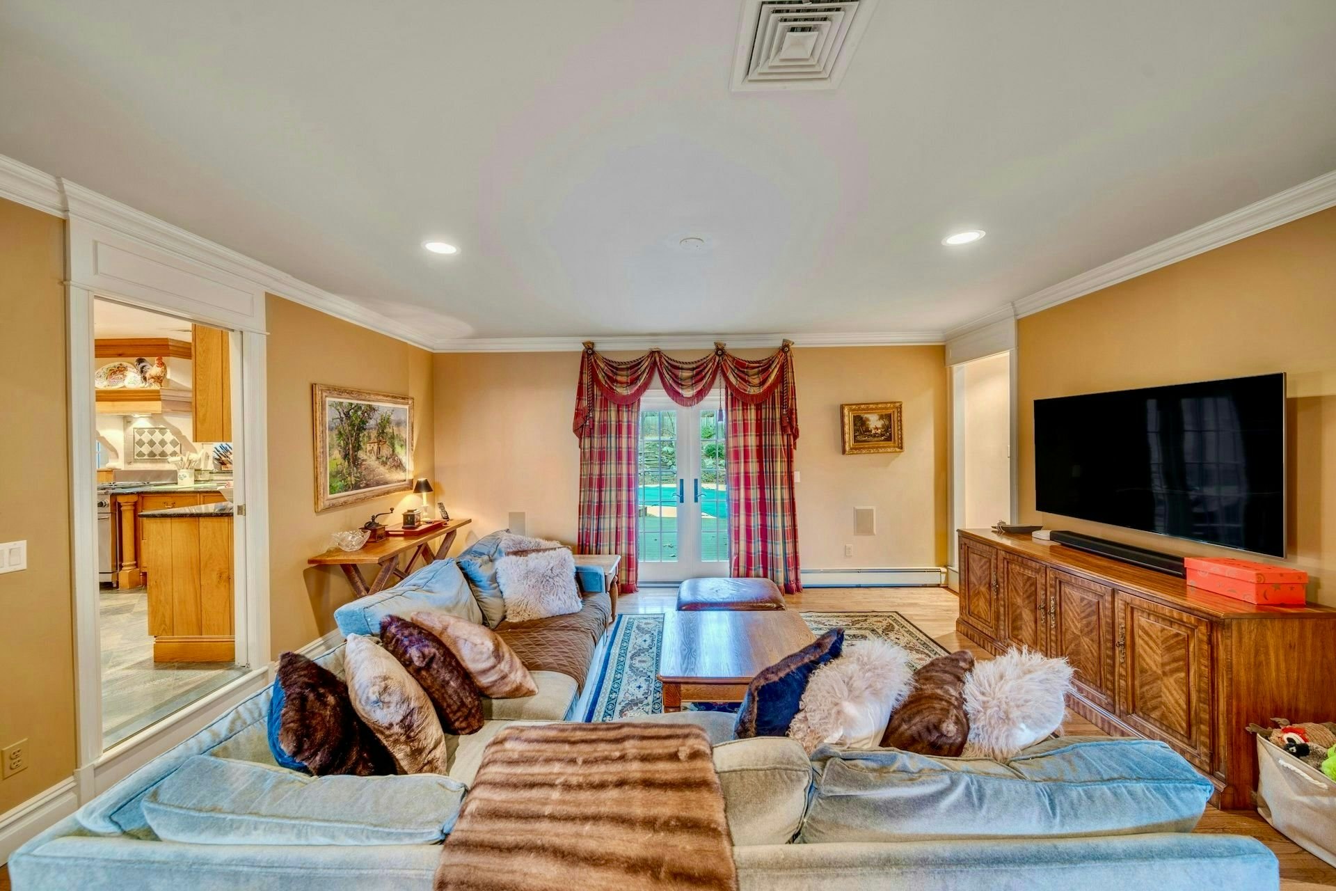 717 Ashmont Rd 