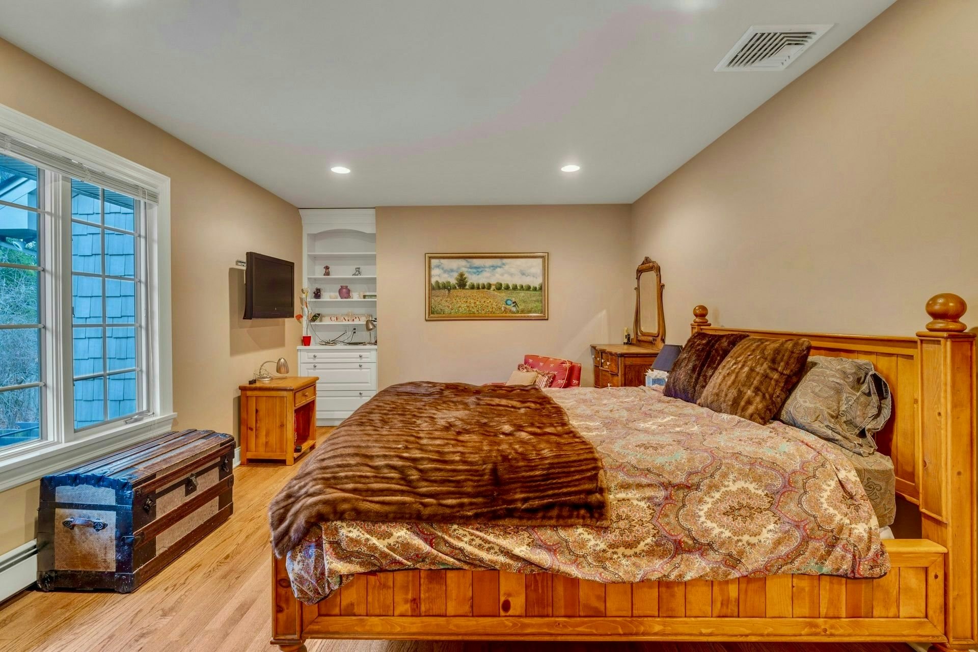 717 Ashmont Rd 
