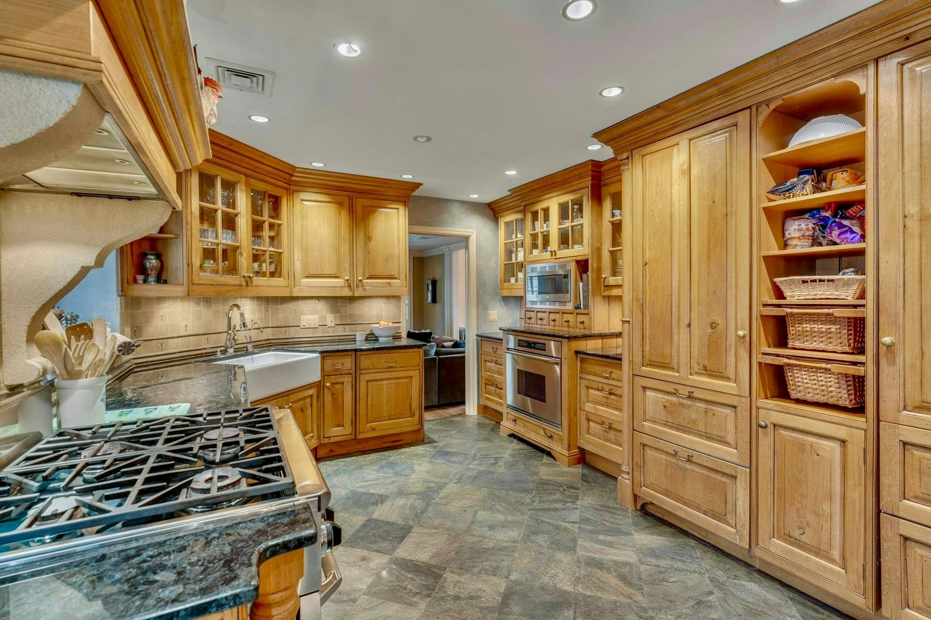 717 Ashmont Rd 