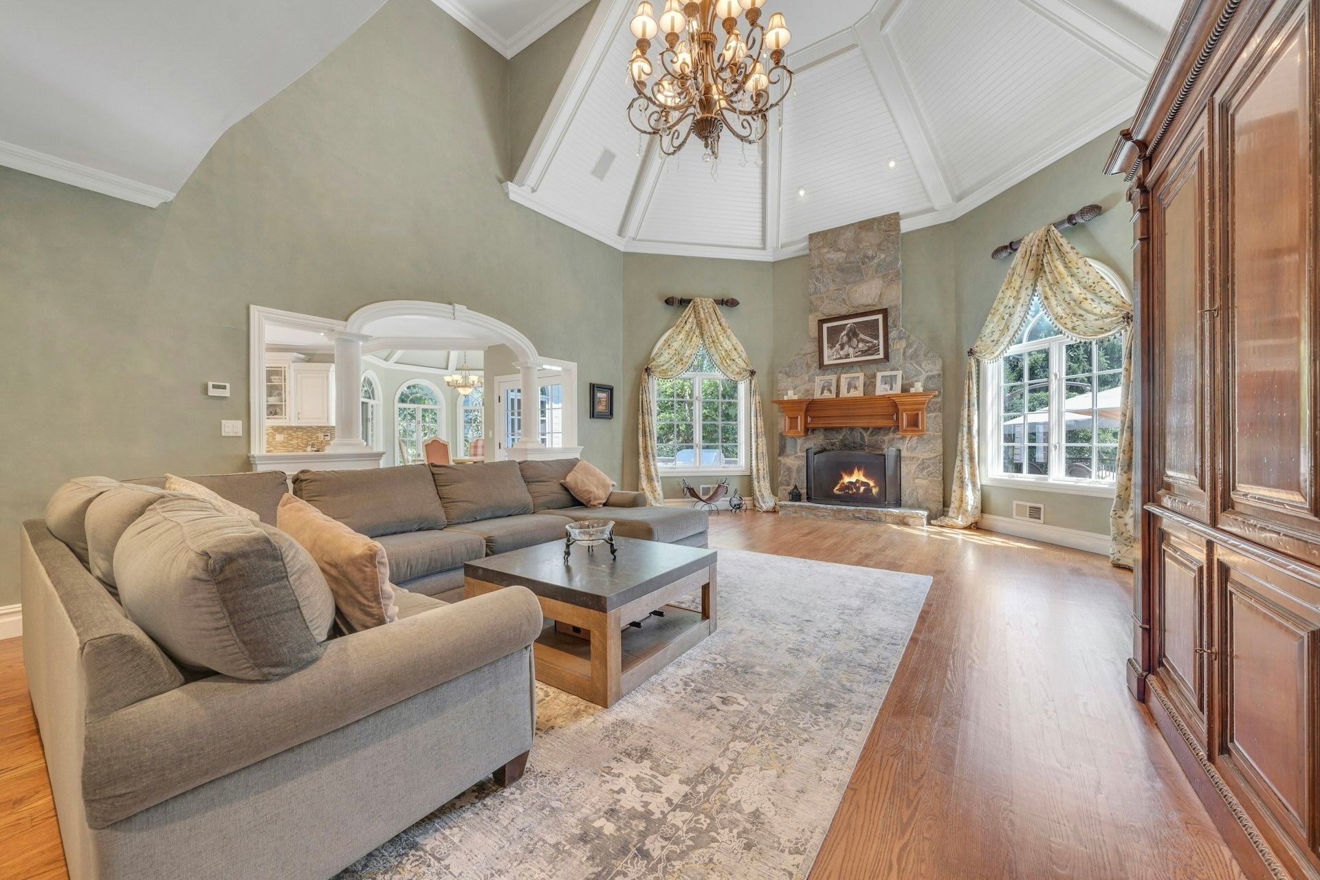 502 Timberline Drive 