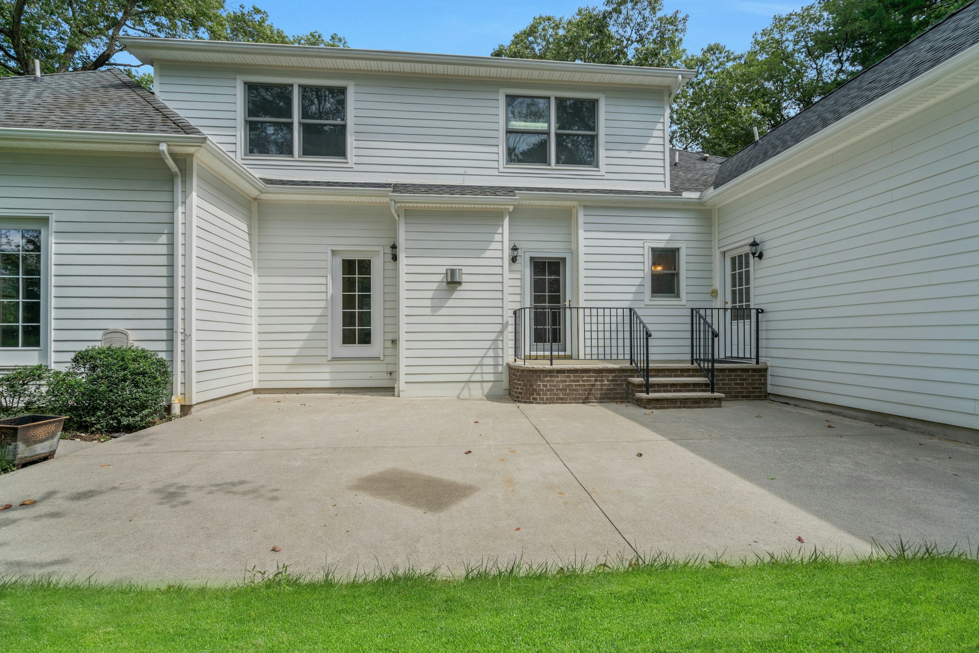 83 Chestnut Ridge Road