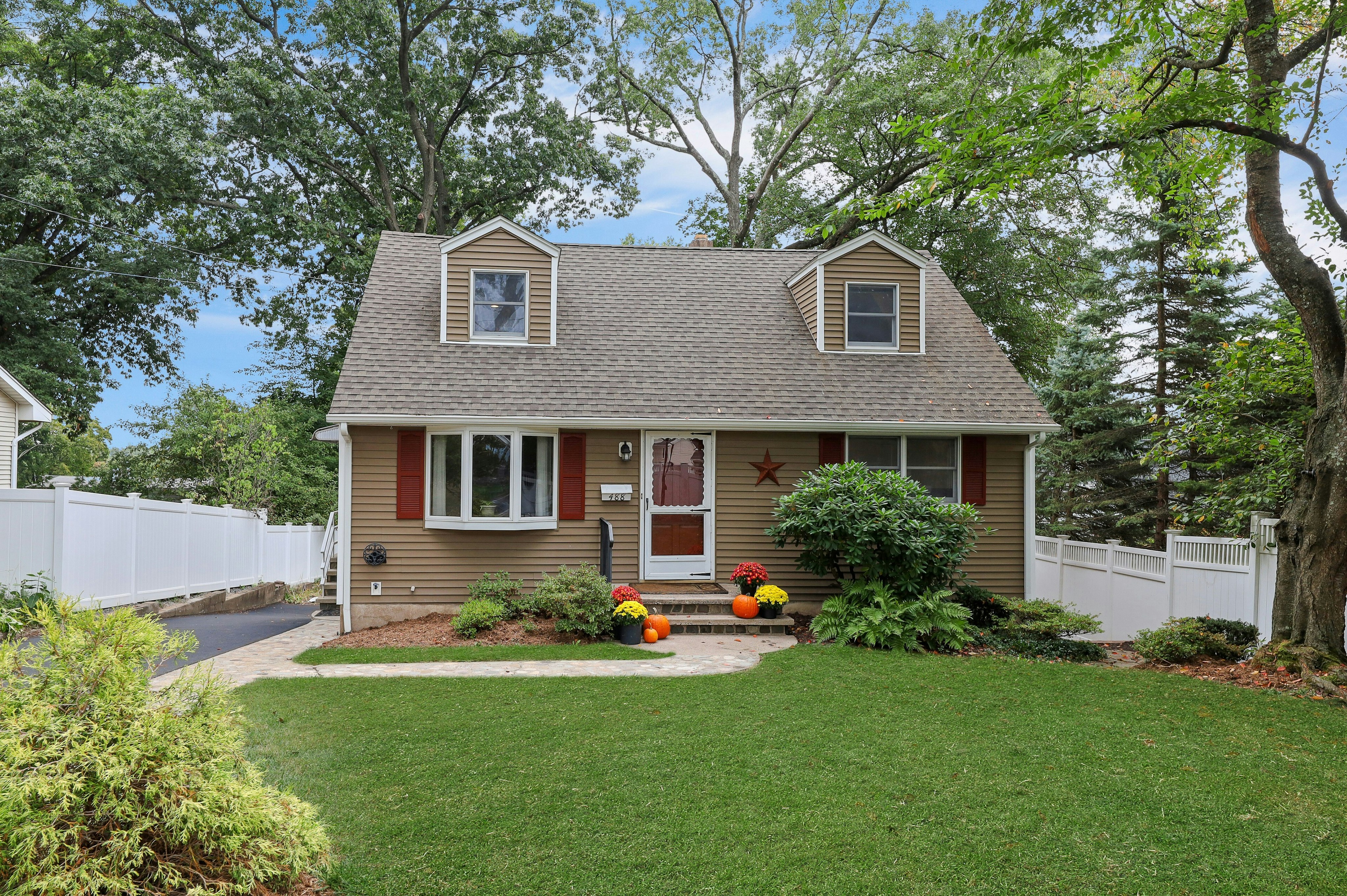 488 Baxter Avenue 