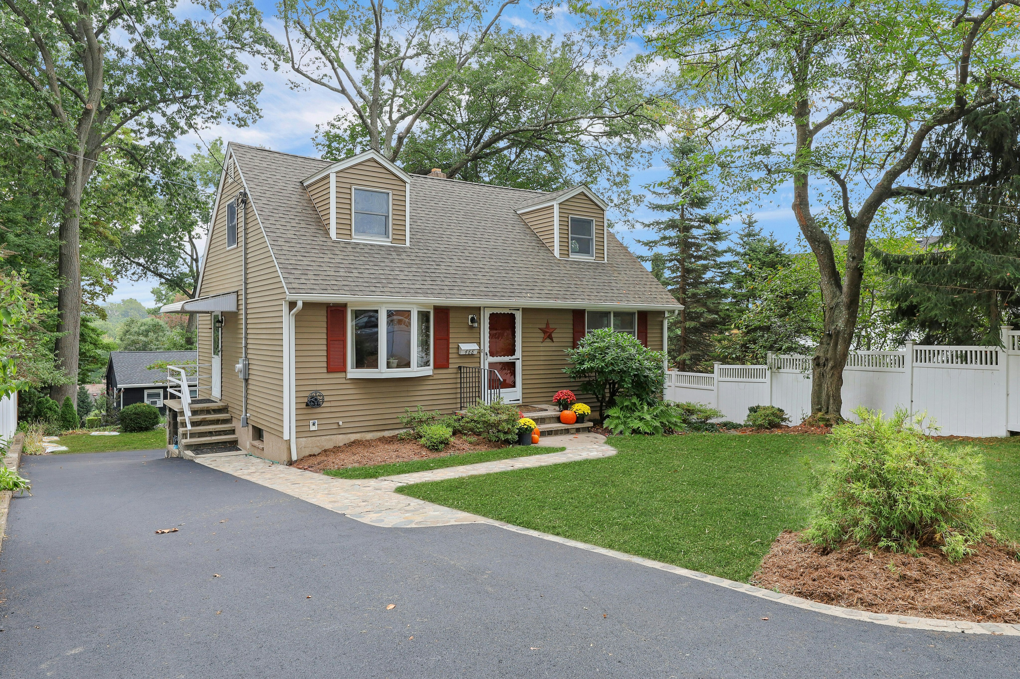 488 Baxter Avenue 