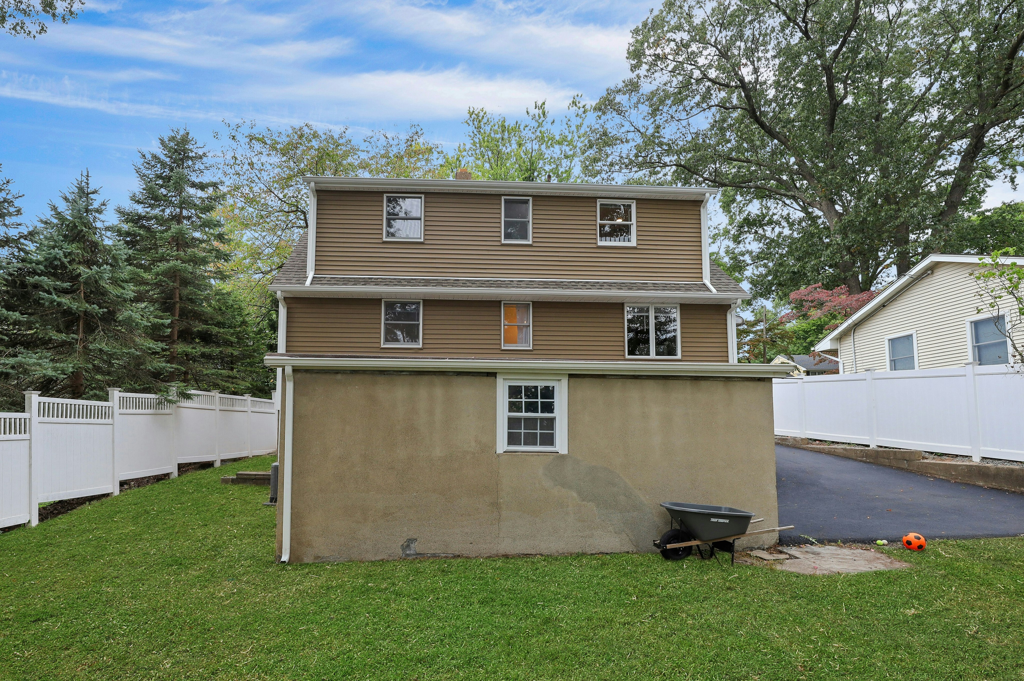488 Baxter Avenue 