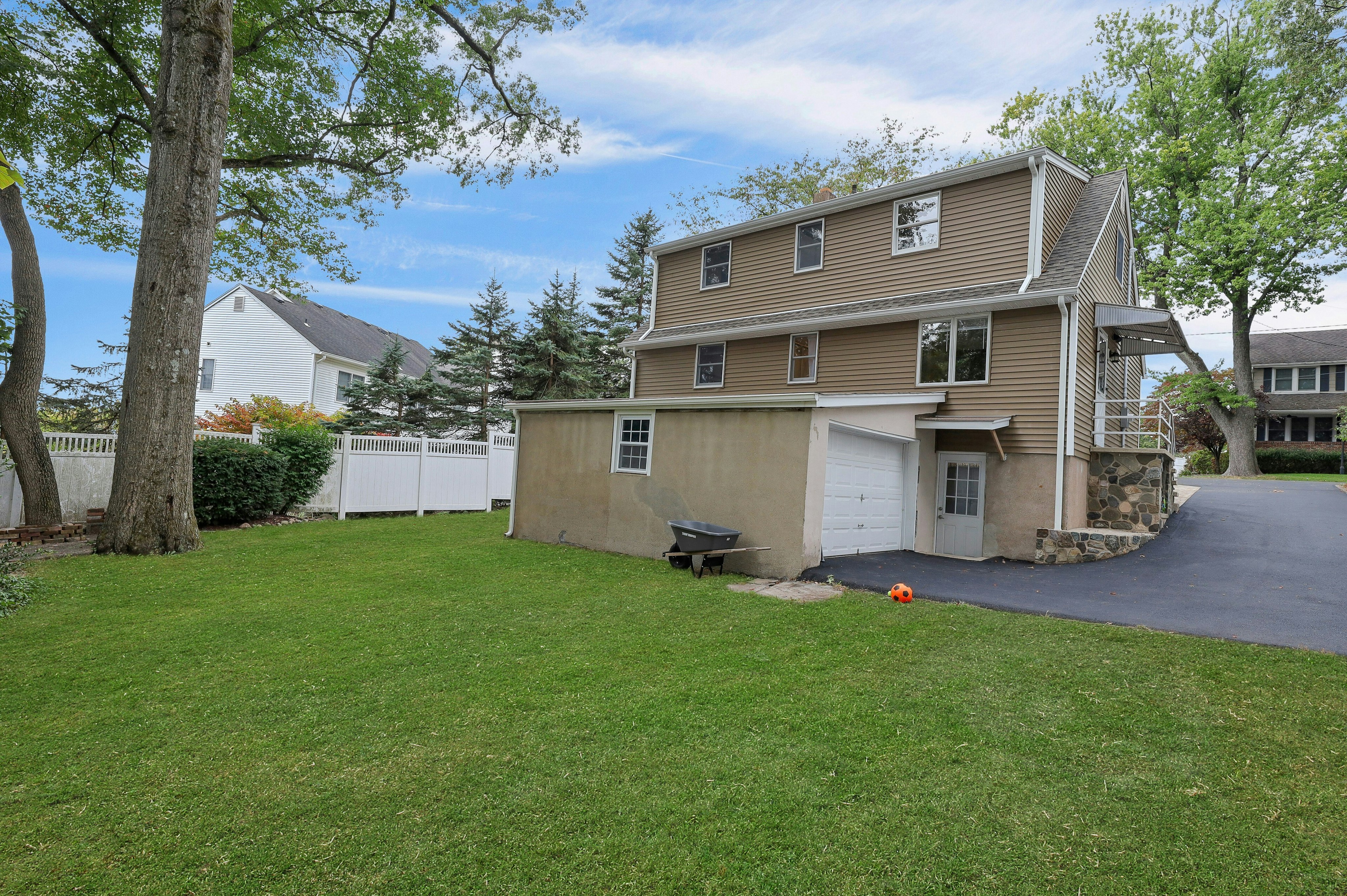 488 Baxter Avenue 