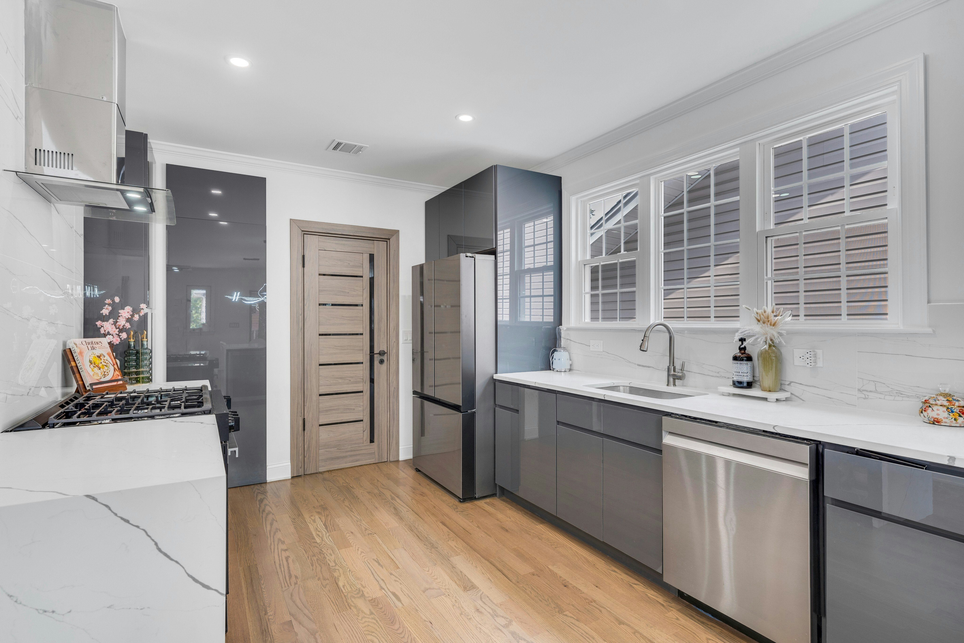 416 Kingsland Avenue 