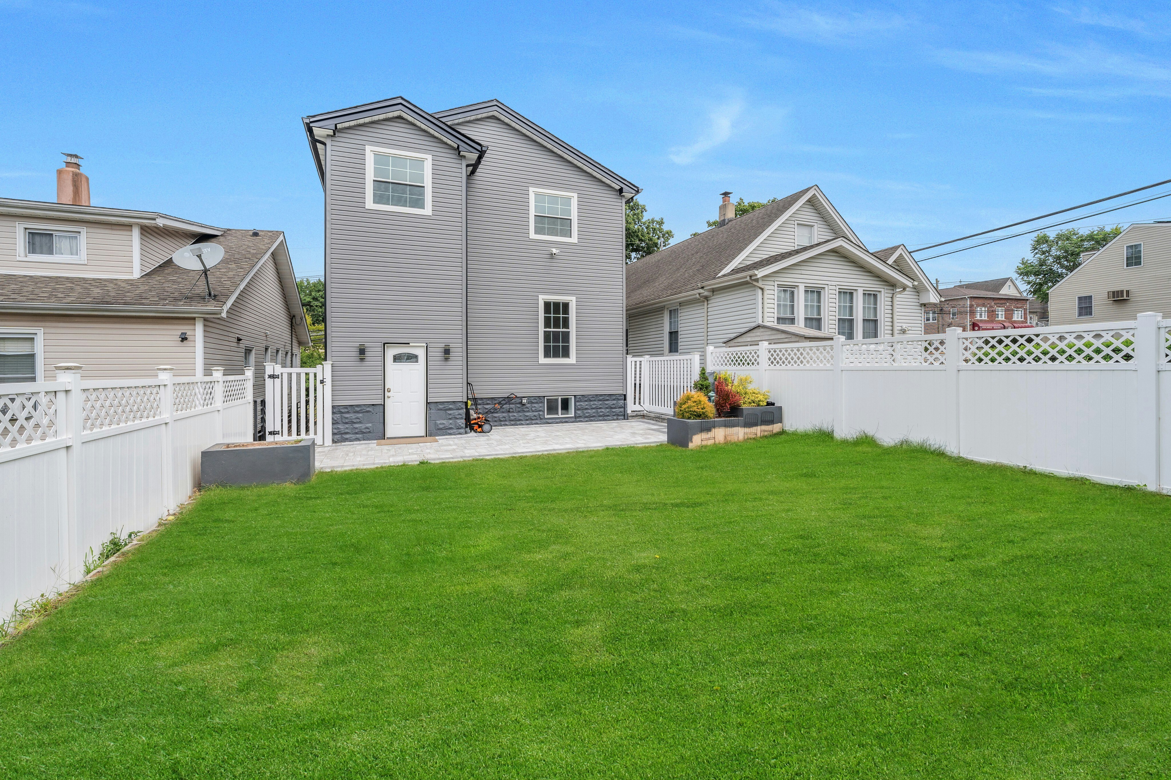 416 Kingsland Avenue 