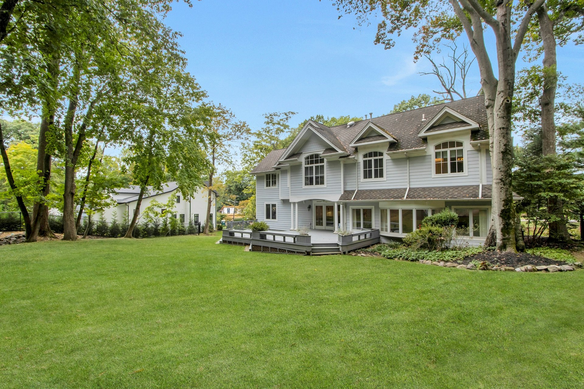5 Leslie Place