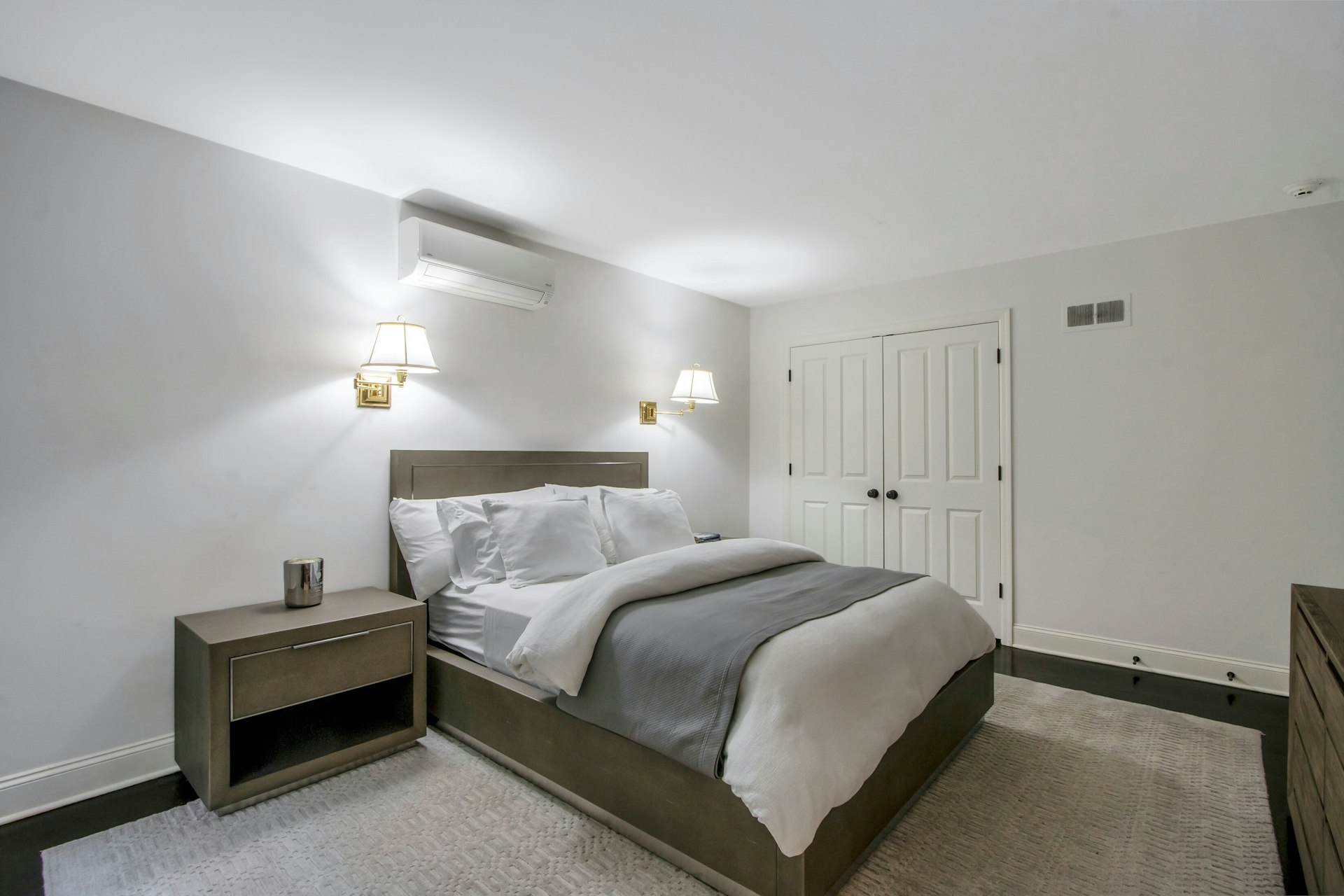 5 Leslie Place