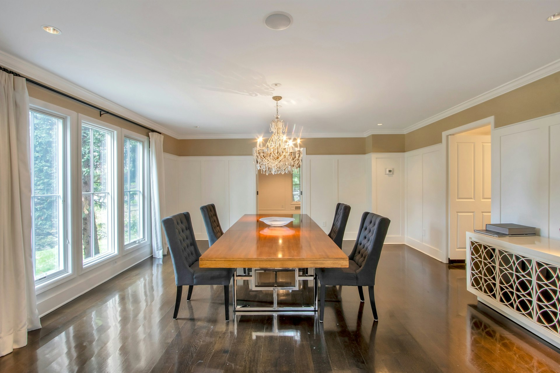 5 Leslie Place