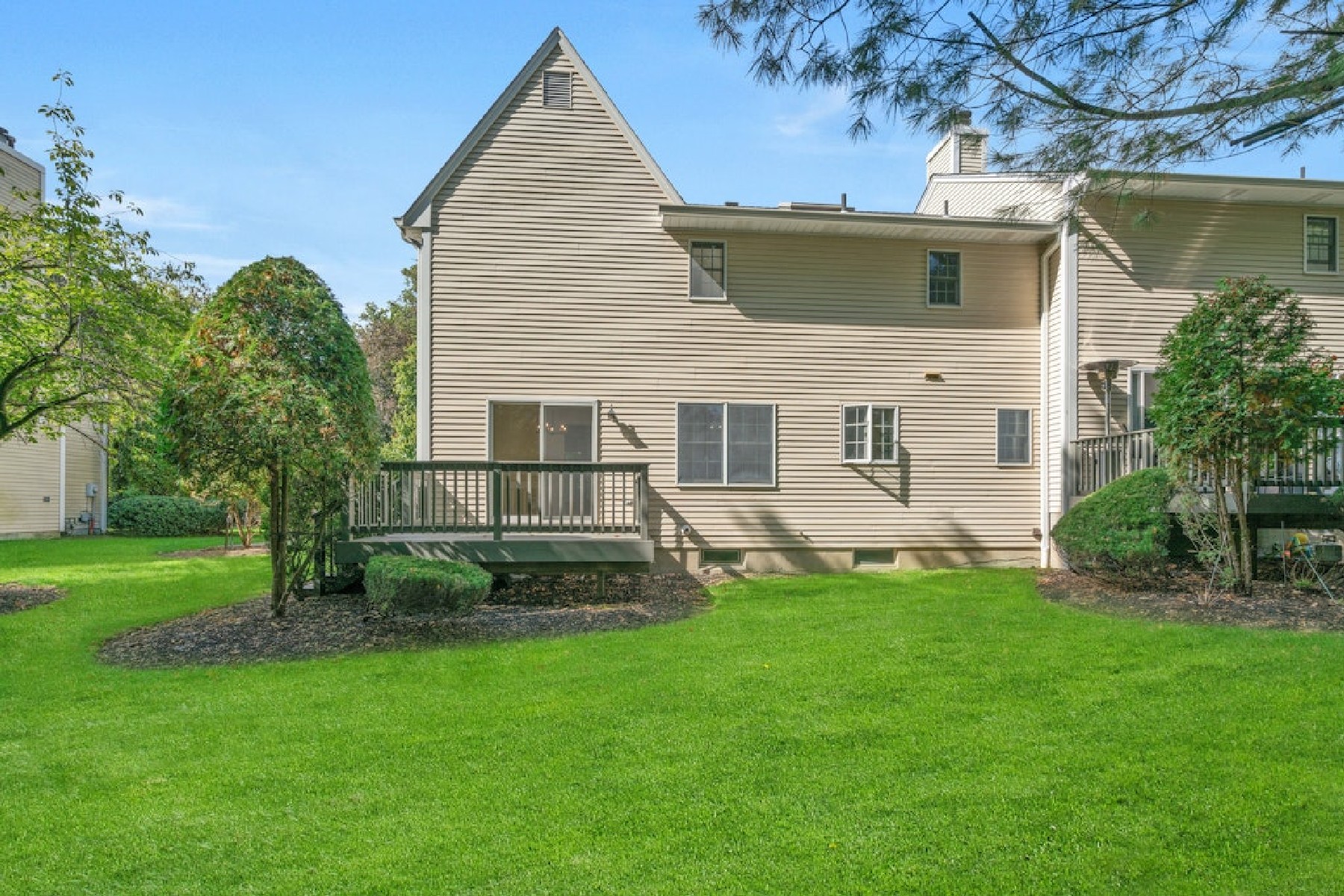 16 Carriage Lane 