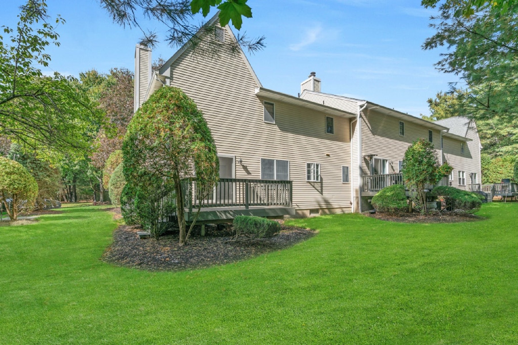 16 Carriage Lane 
