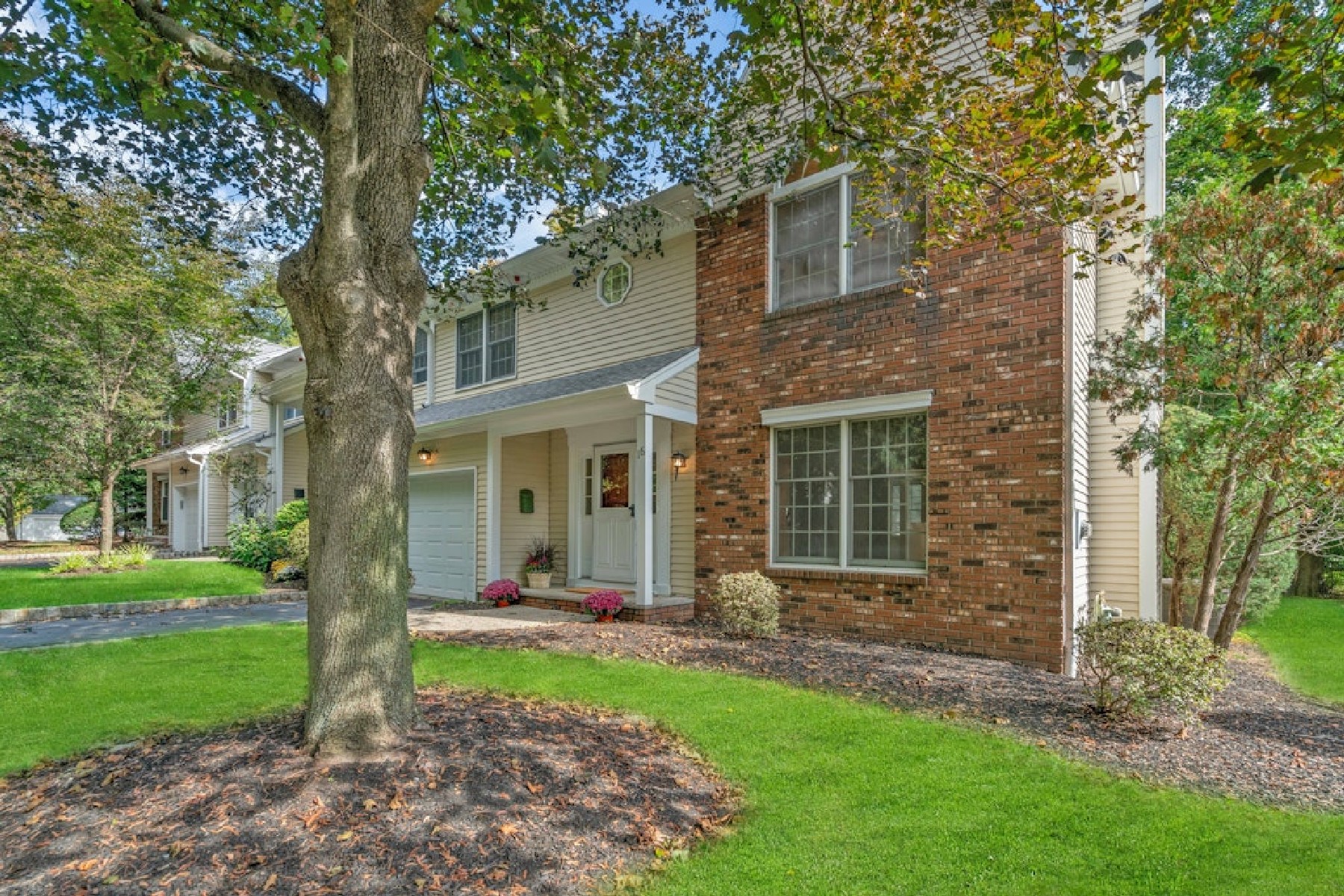 16 Carriage Lane 
