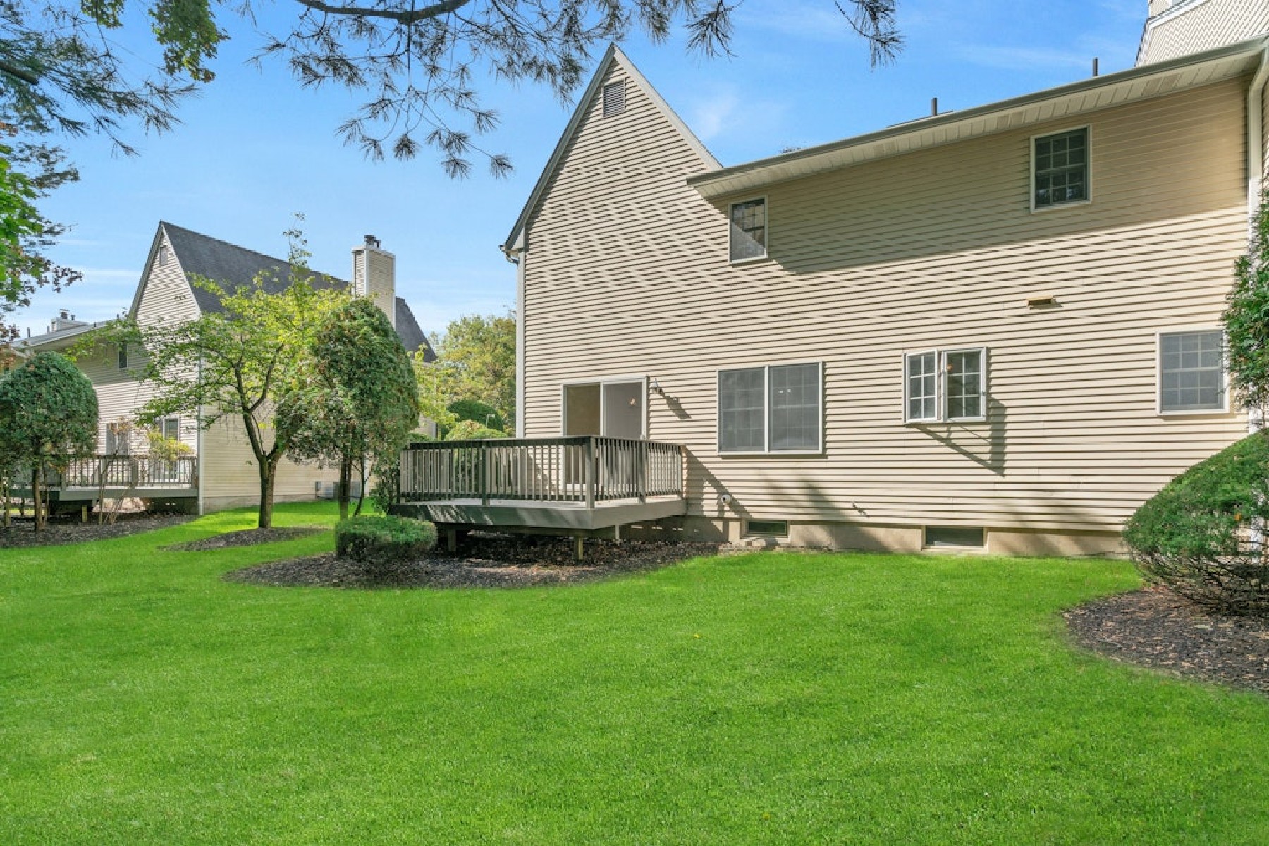 16 Carriage Lane 