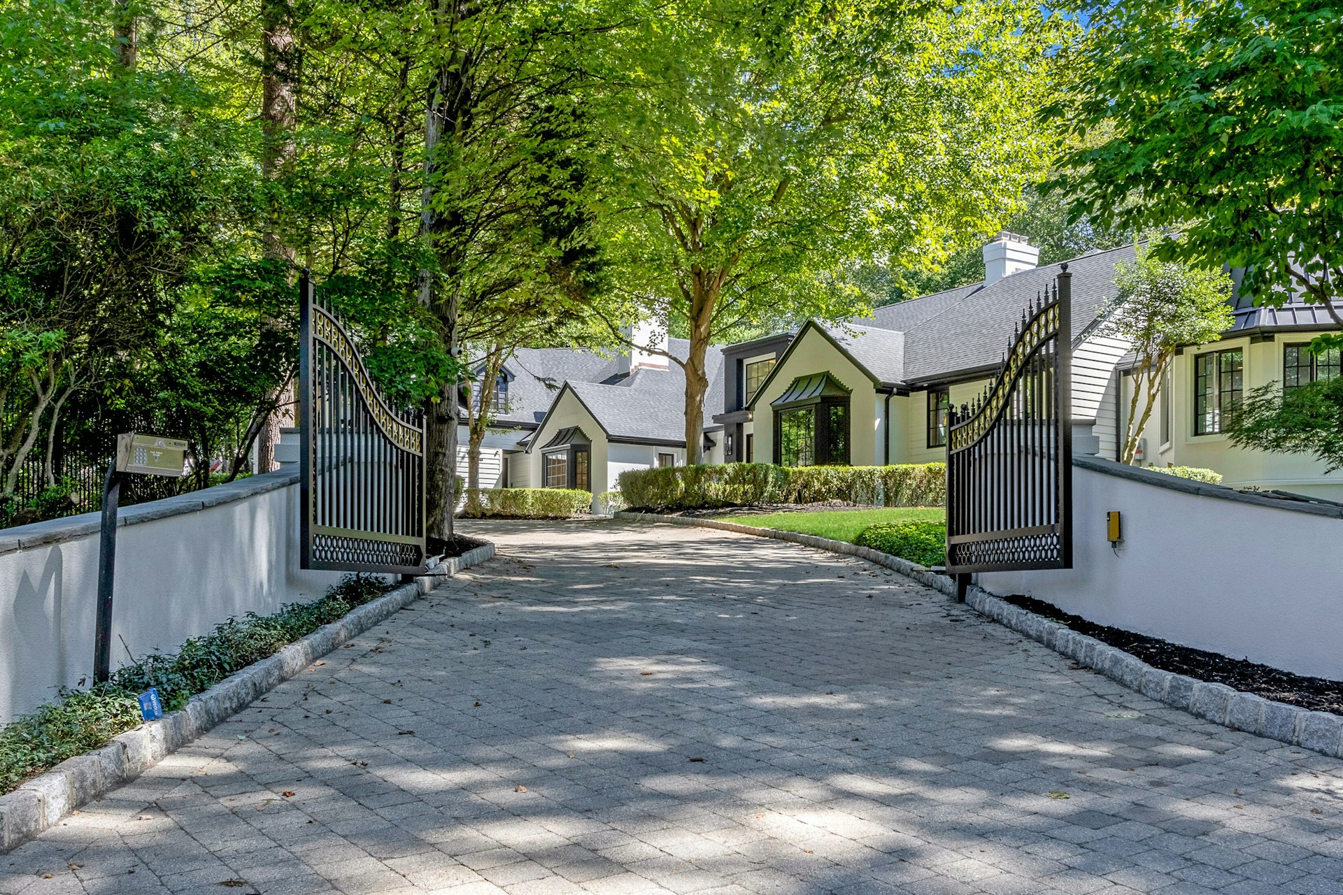 4 Duck Pond Road
