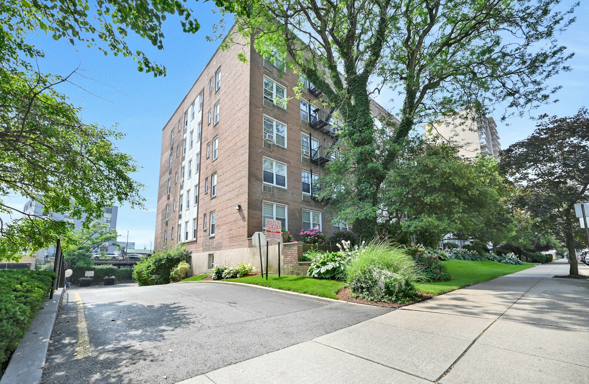2160 Center Avenue Unit 5R