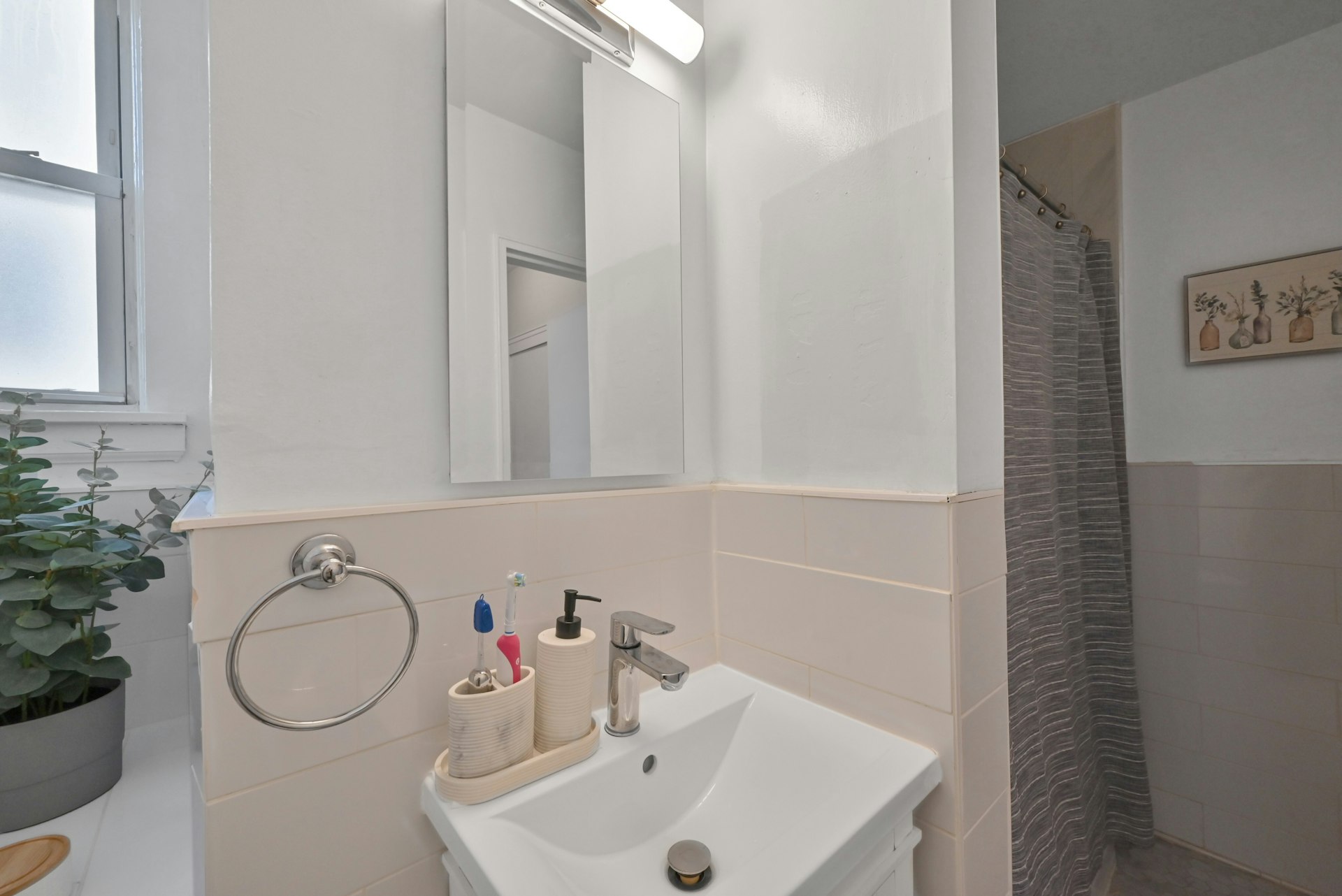 2160 Center Avenue Unit 5R