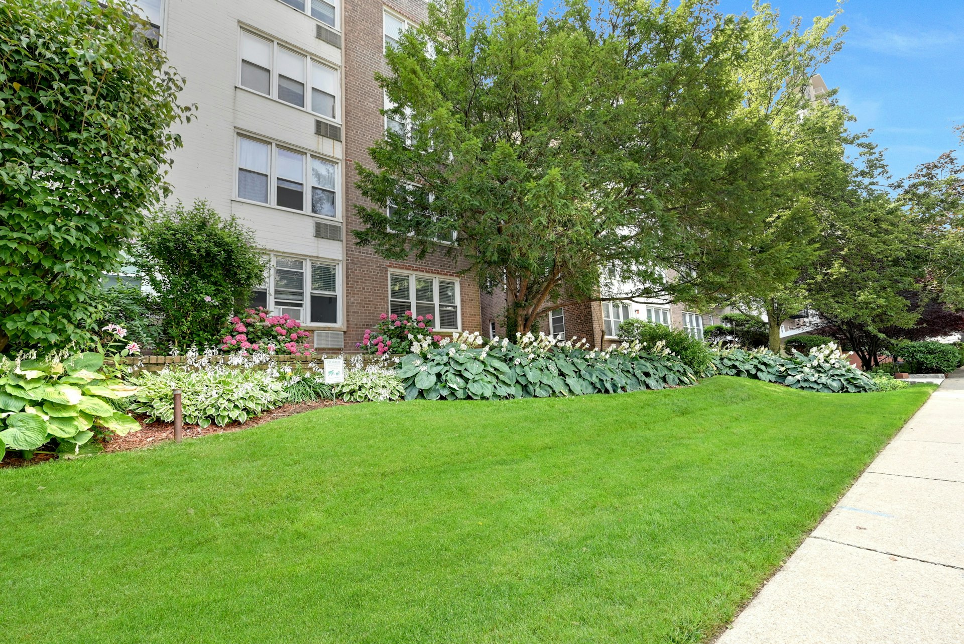 2160 Center Avenue Unit 5R