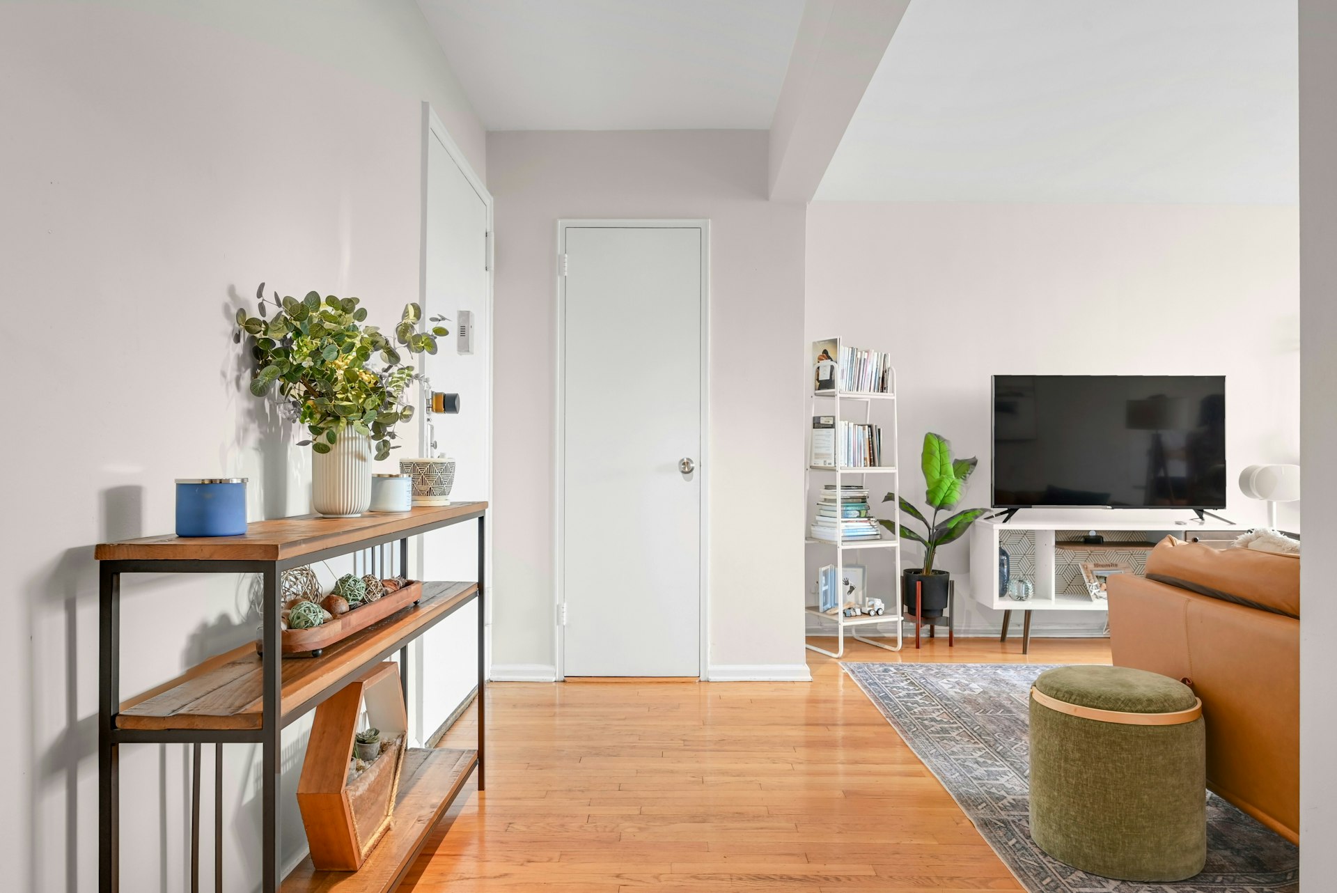 2160 Center Avenue Unit 5R