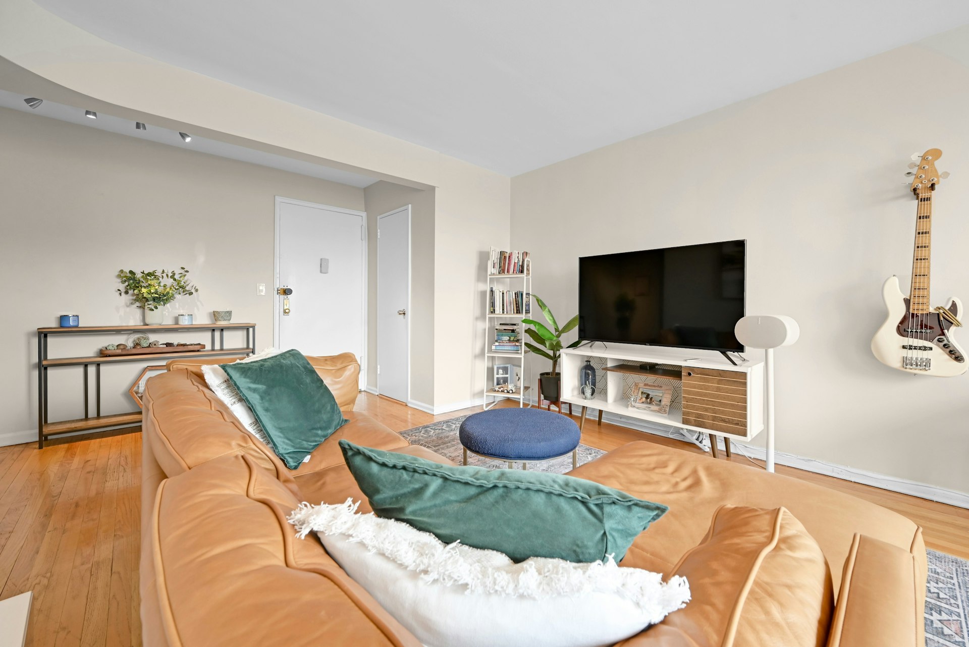 2160 Center Avenue Unit 5R