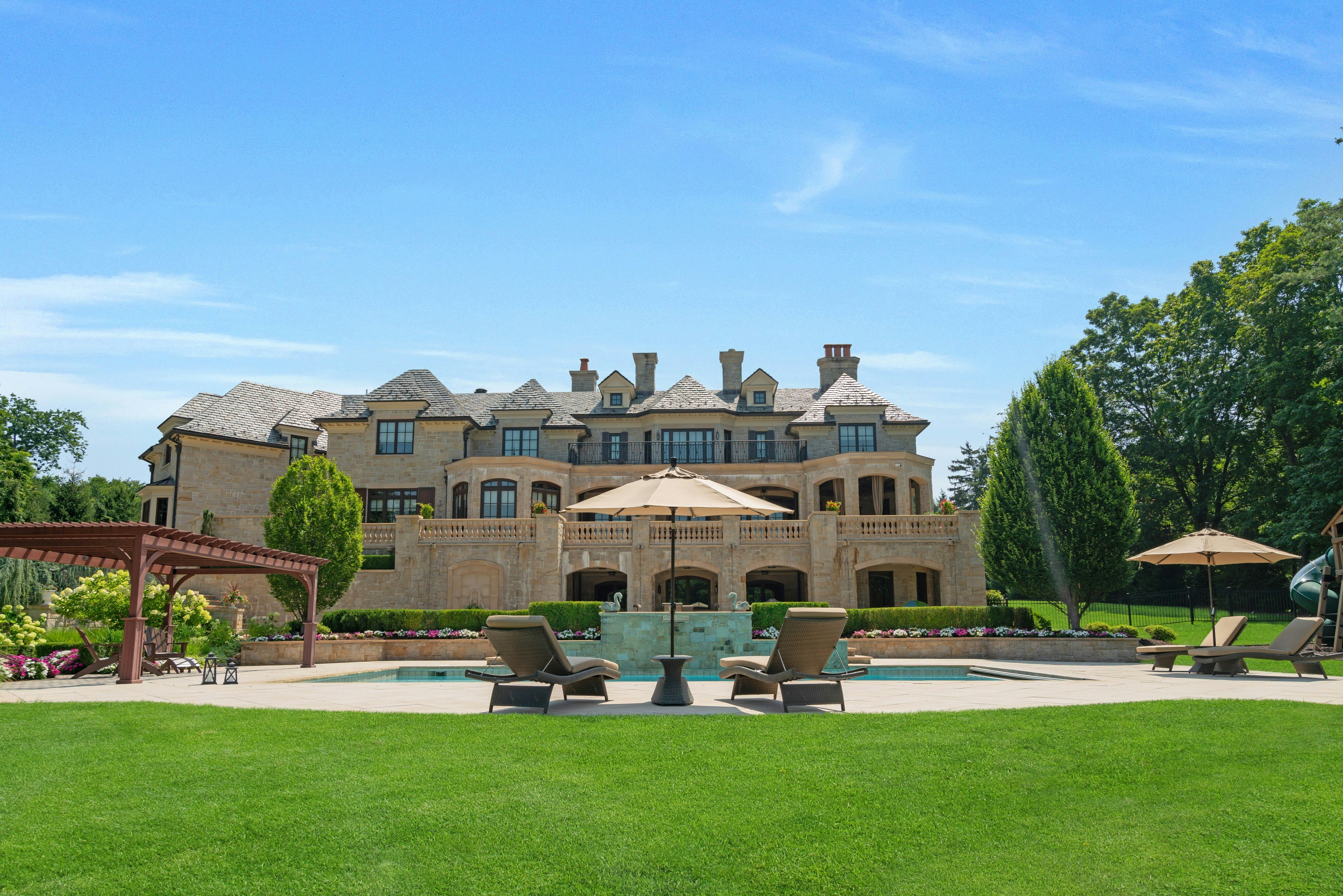 123 East Saddle River Road 