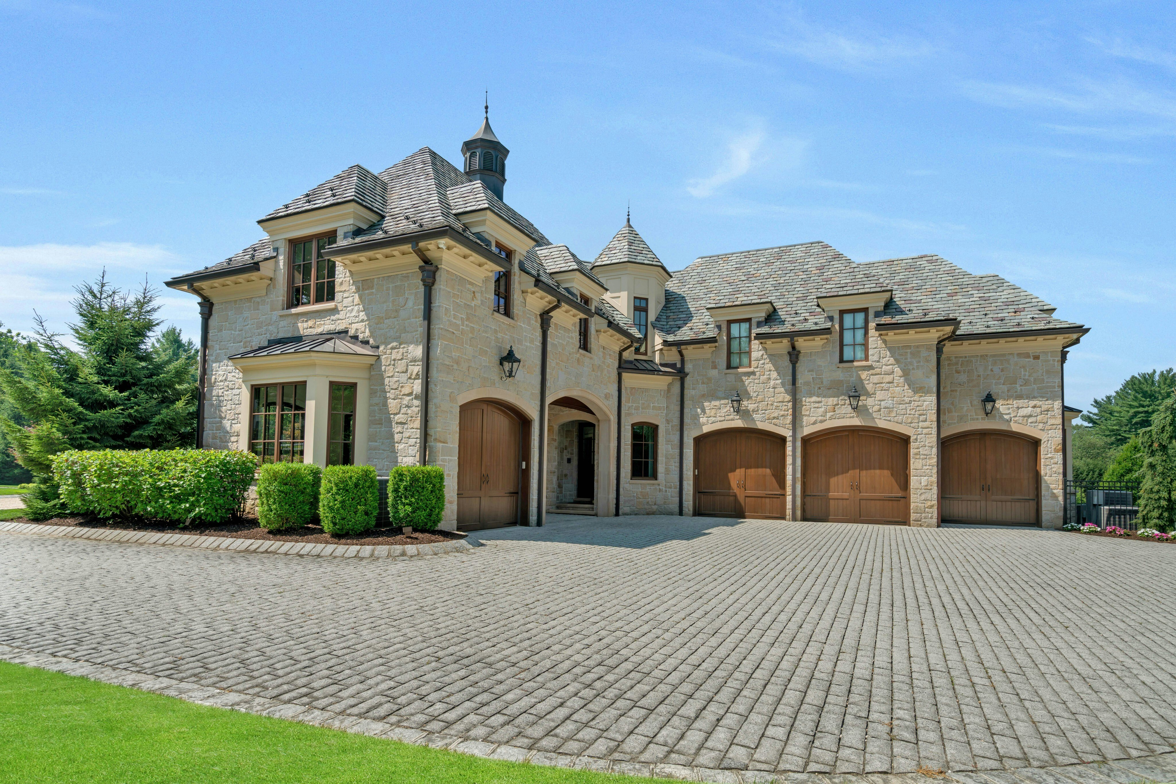 123 East Saddle River Road 