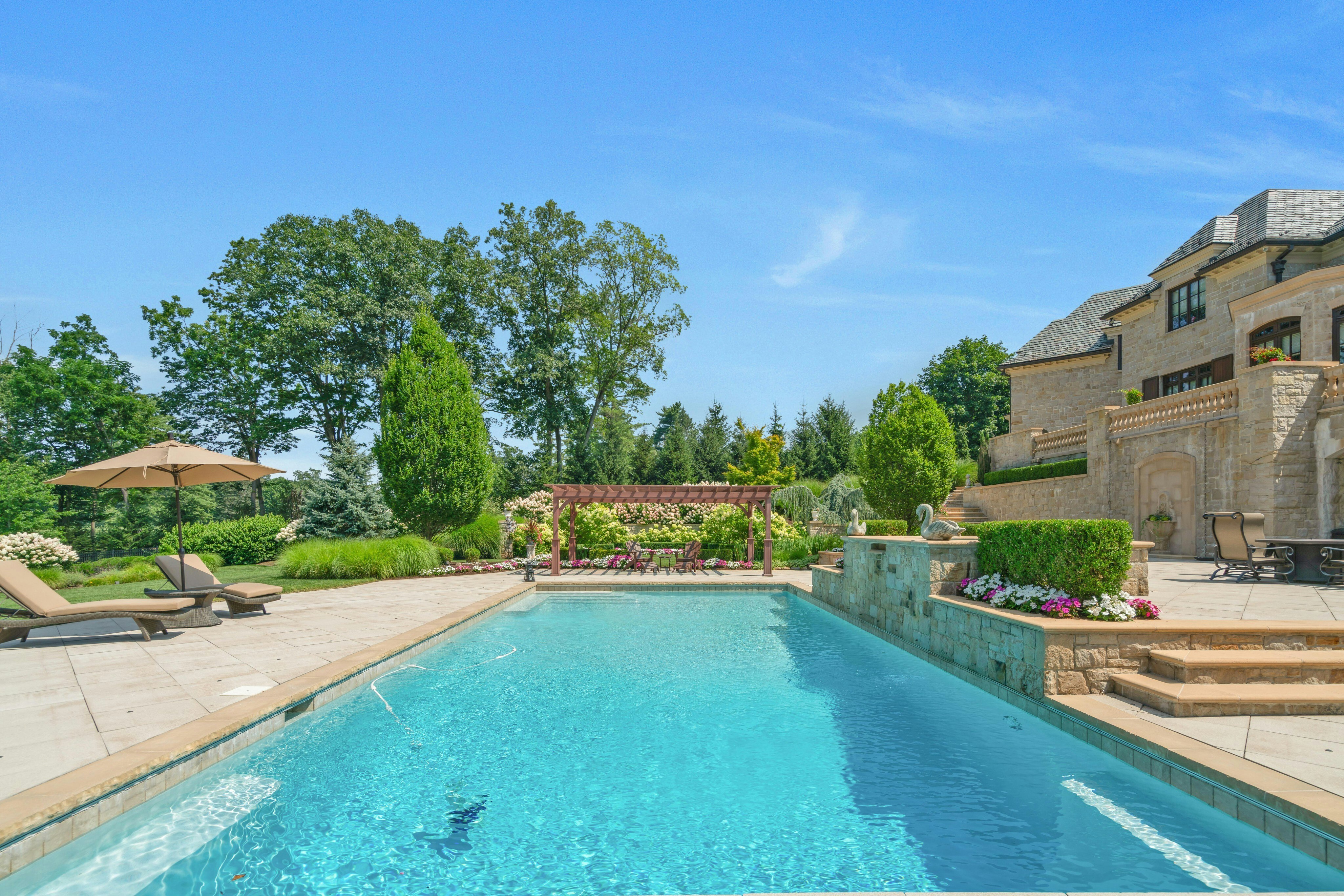 123 East Saddle River Road 