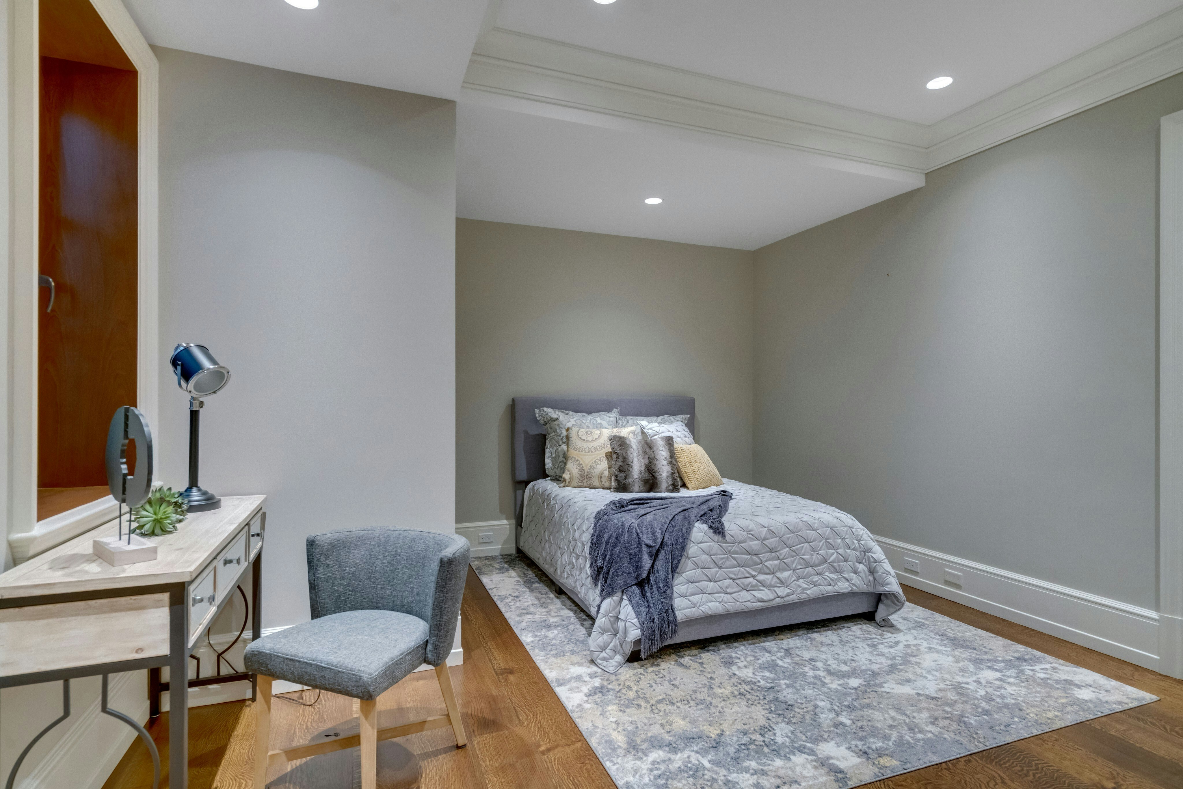 123 East Saddle River Road 