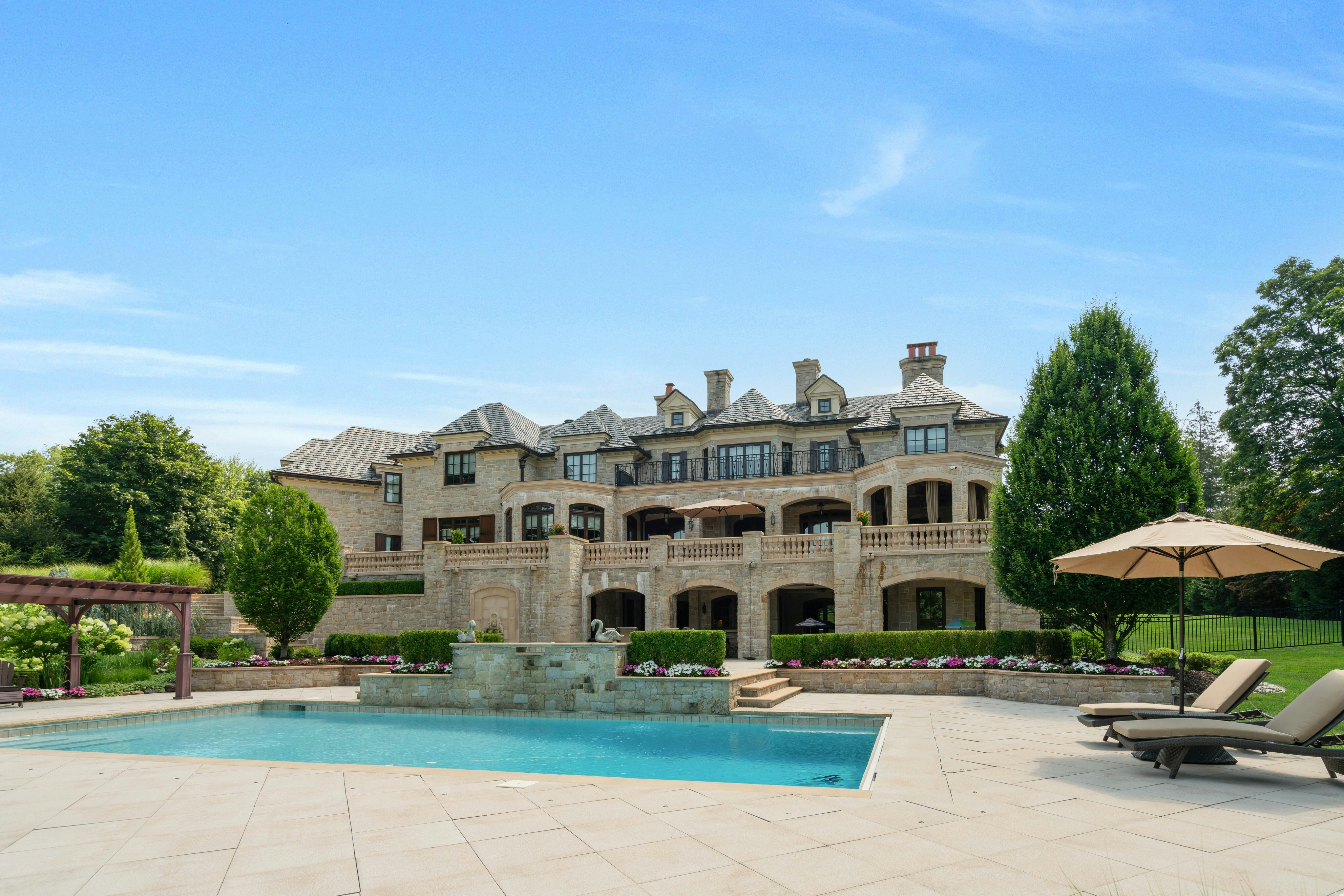 123 East Saddle River Road 