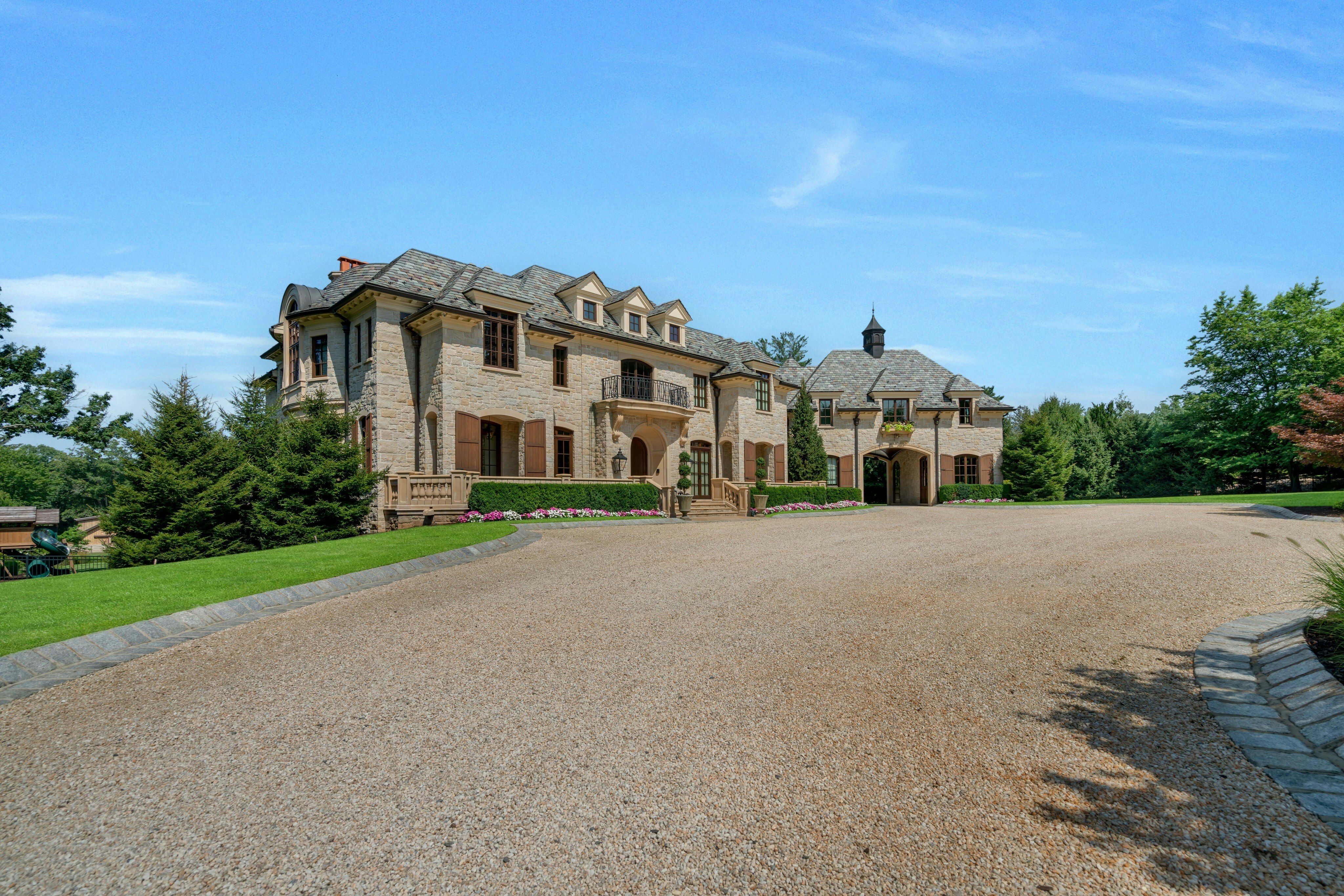 123 East Saddle River Road 