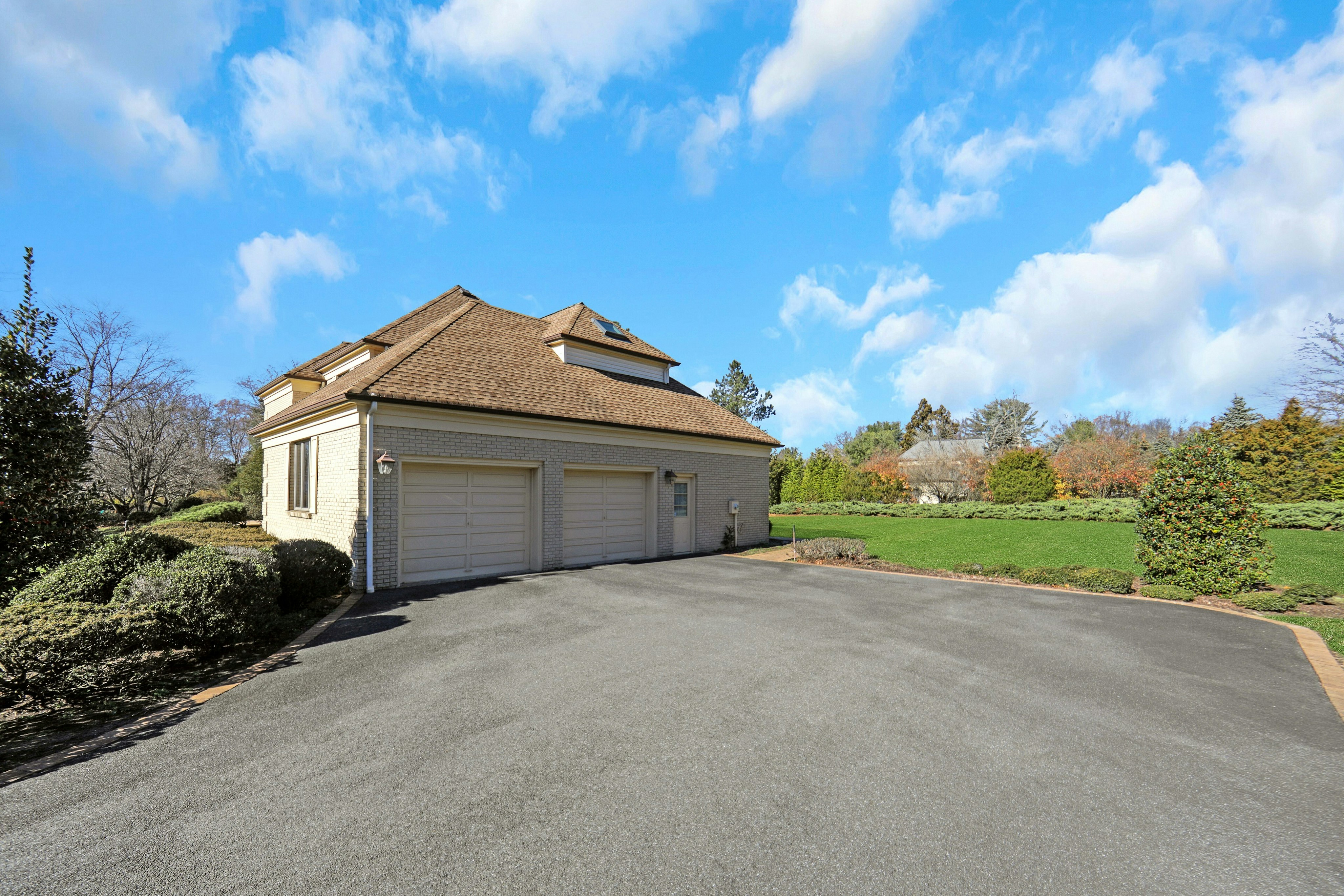 300 Forsythia Court 